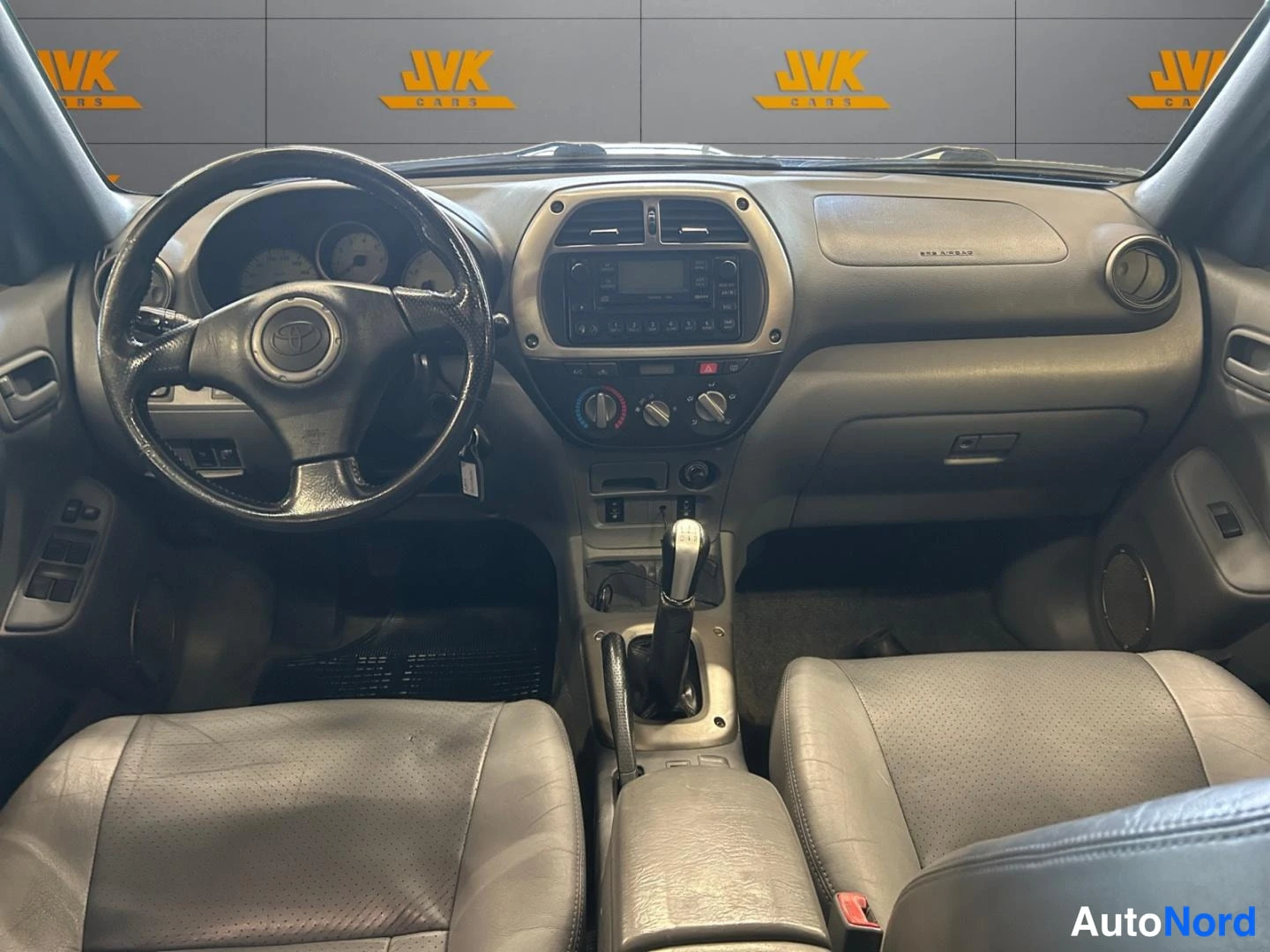 Black Toyota RAV4 2003, cockpit, photo 8