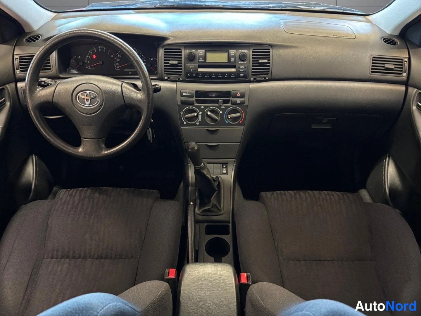 Red Toyota Corolla 2003, cockpit, photo 8