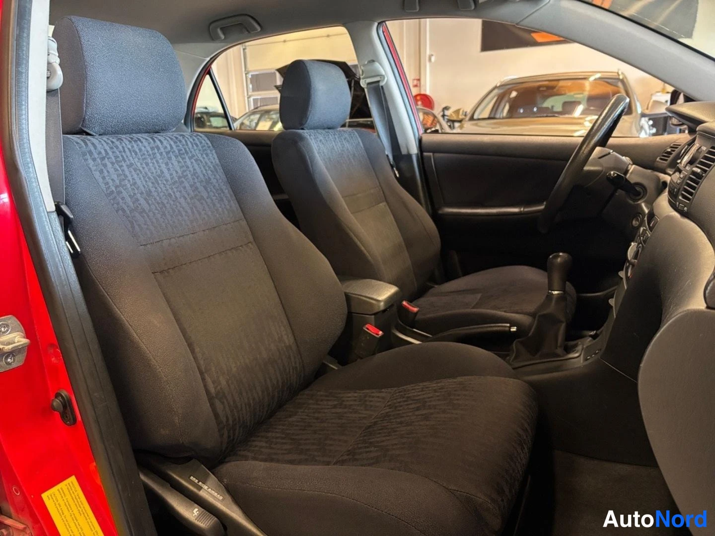 Red Toyota Corolla 2003, front seats, photo 10