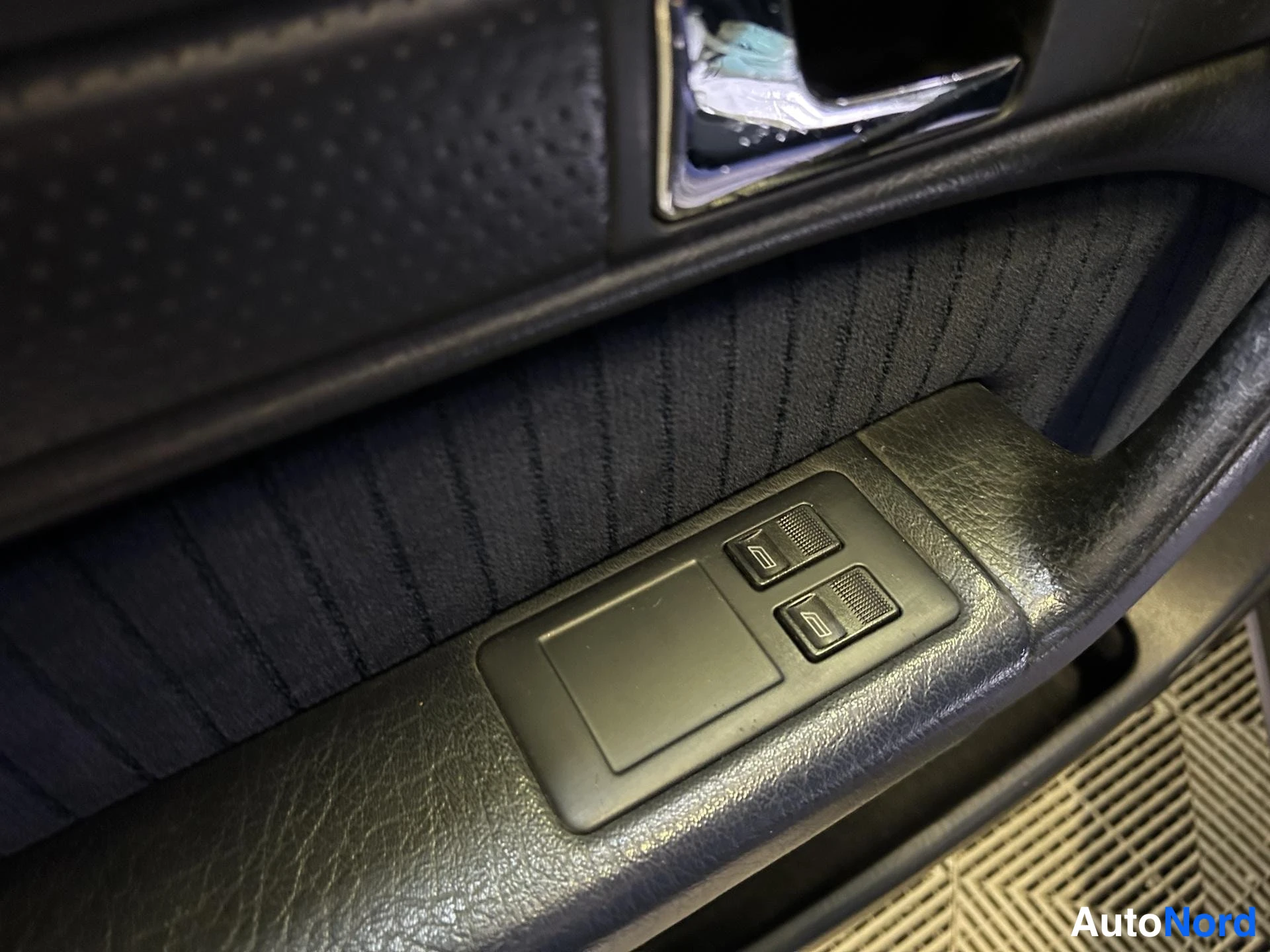 Blue Audi A6 1995, detail, photo 12