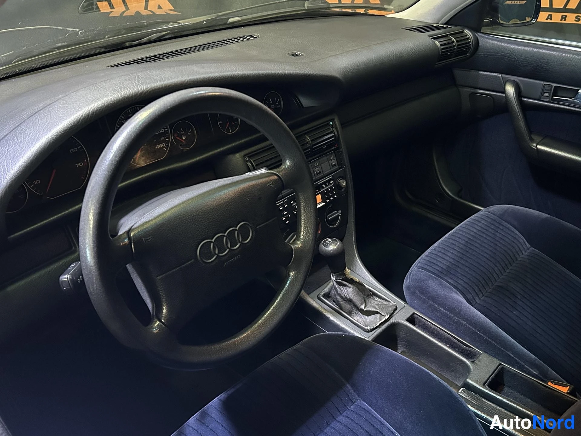 Blue Audi A6 1995, cockpit, photo 5