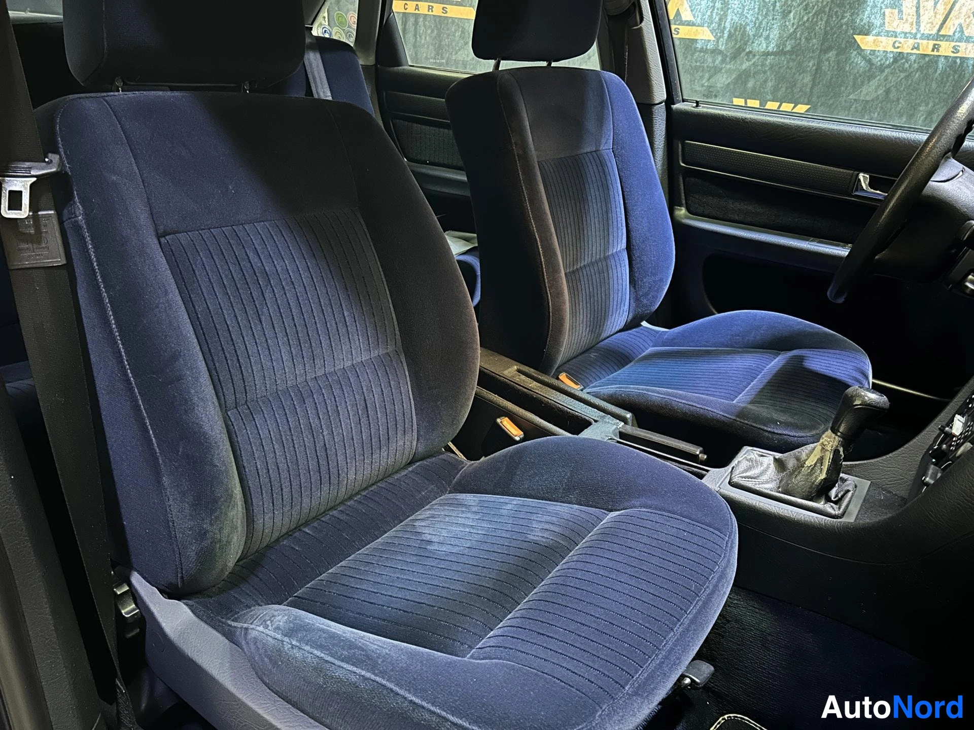 Blue Audi A6 1995, front seats, photo 8
