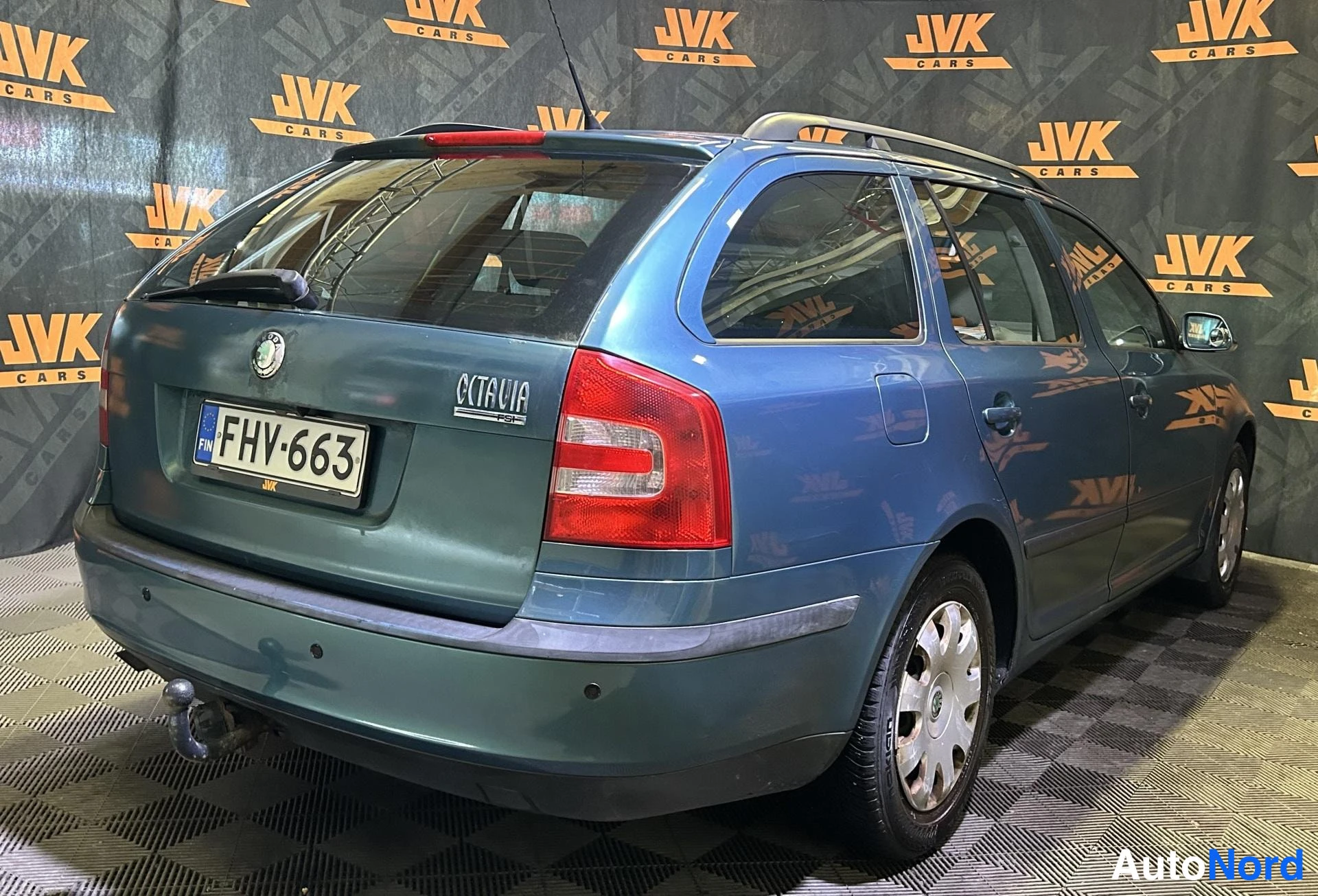 Green Skoda Octavia 2007, rear three-quarter, photo 3