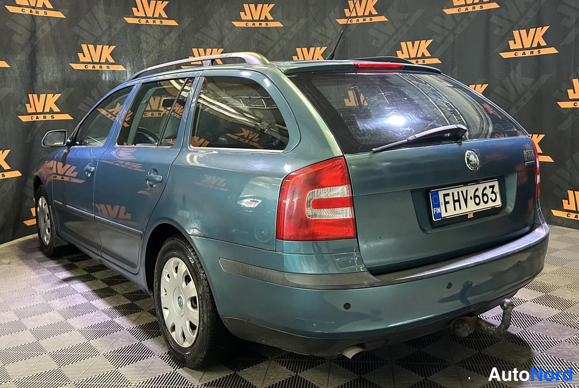 Green Skoda Octavia 2007, rear three-quarter, photo 4