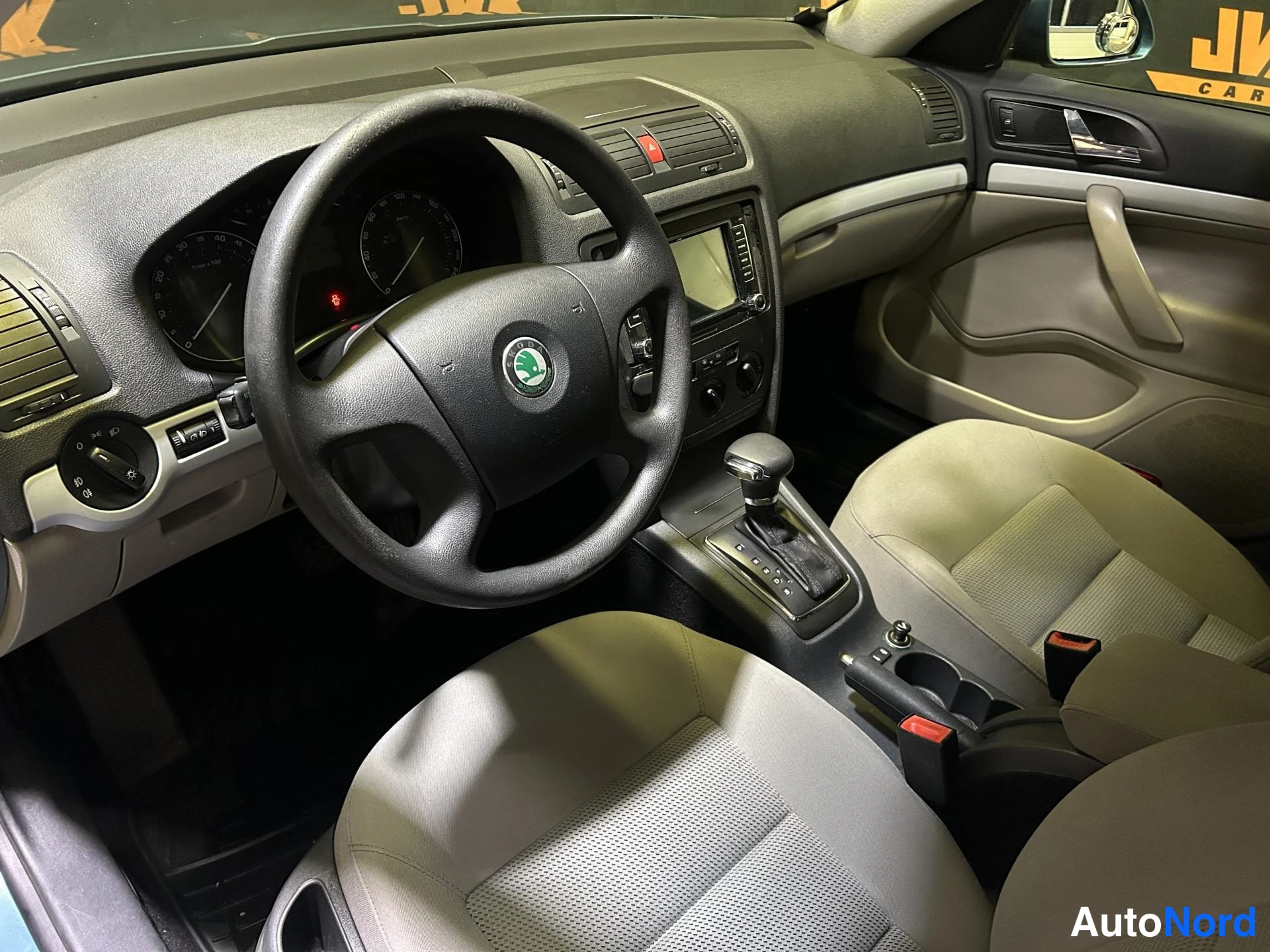 Green Skoda Octavia 2007, cockpit, photo 5