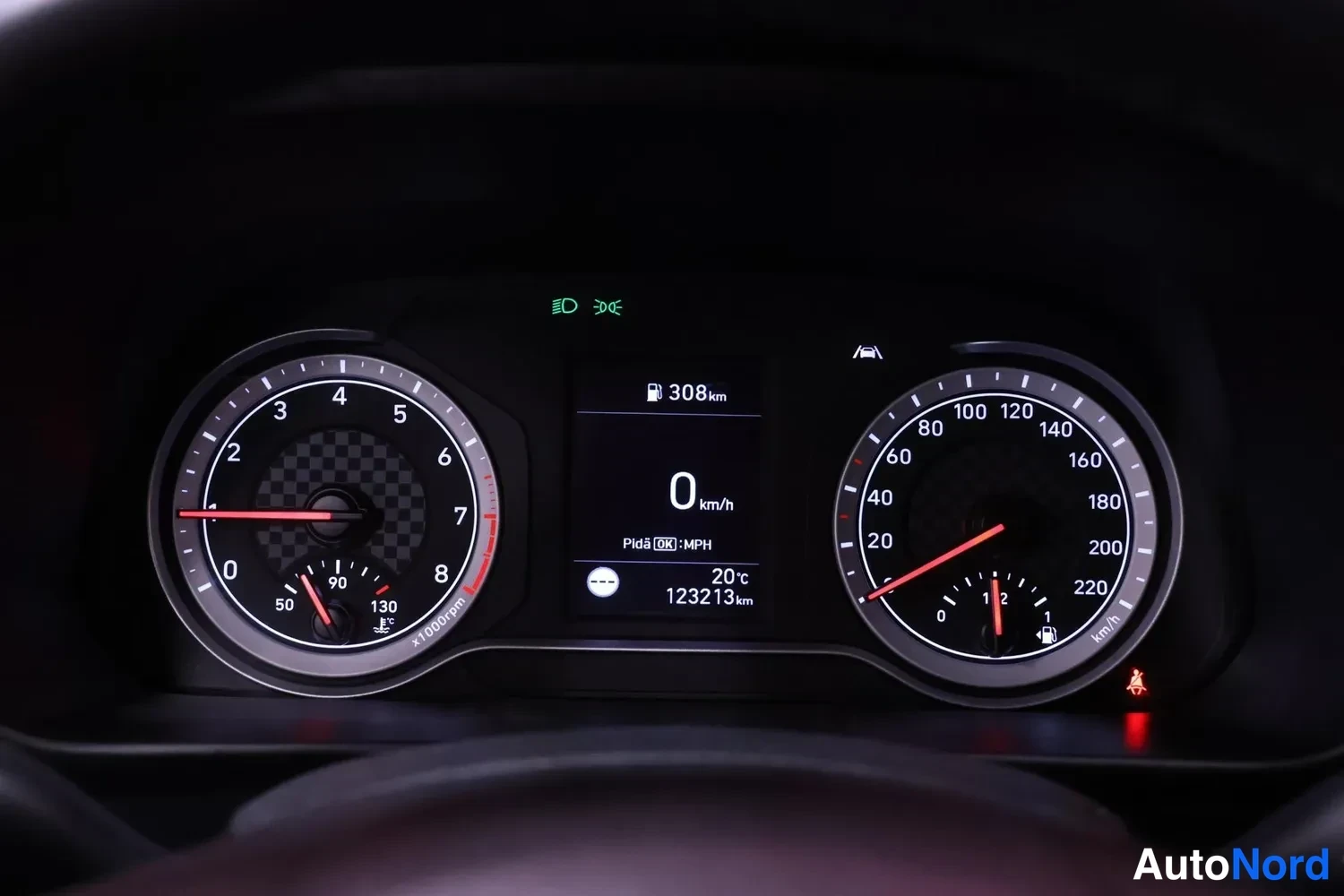 Valkoinen Hyundai Bayon 2023, yksityiskohta, kuva 15