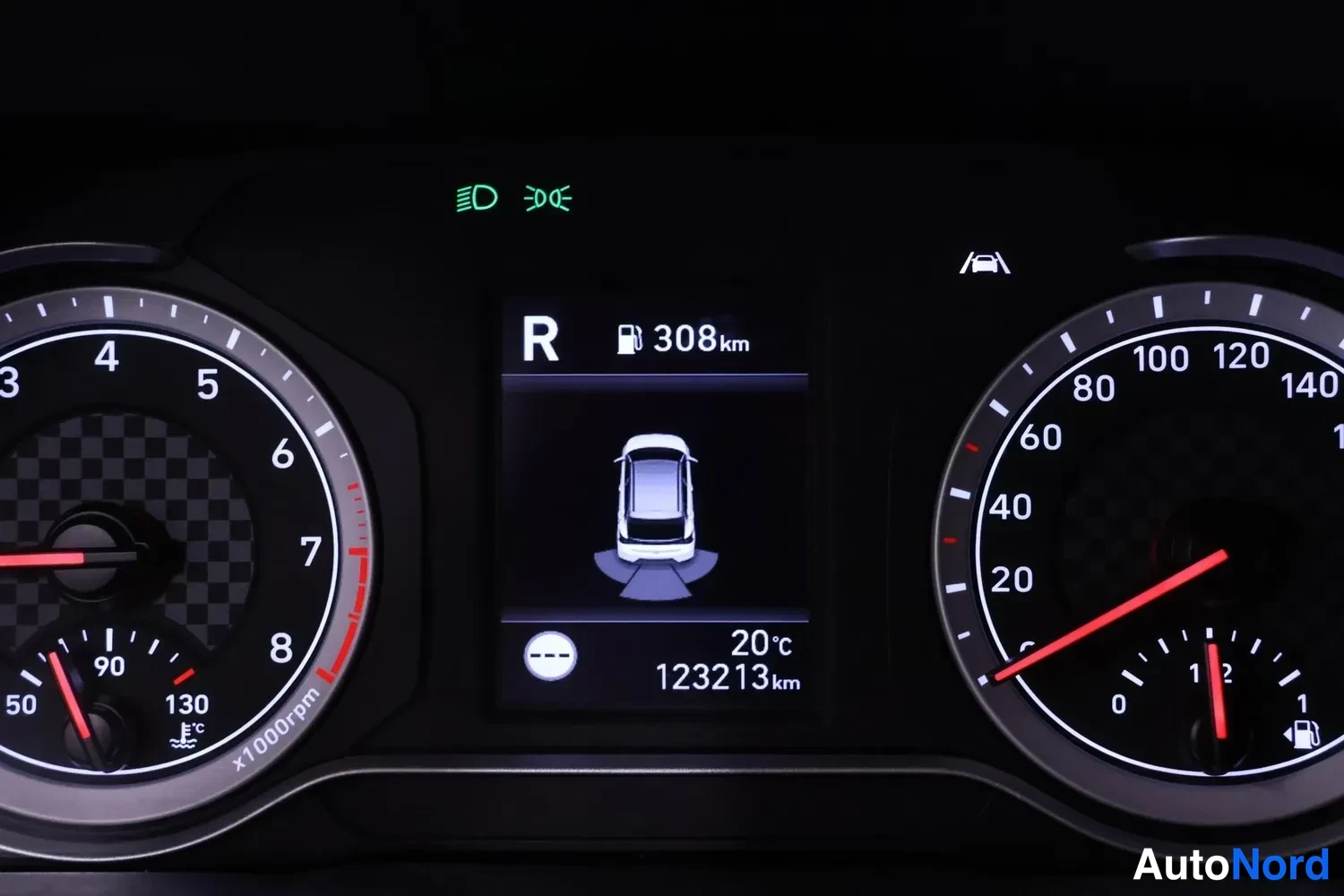 Valkoinen Hyundai Bayon 2023, yksityiskohta, kuva 16
