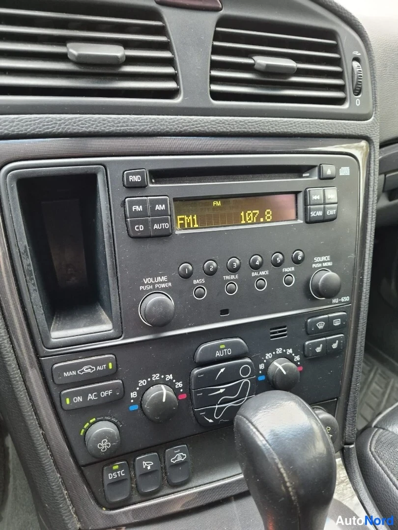 Musta Volvo V70 2006, yksityiskohta, kuva 23