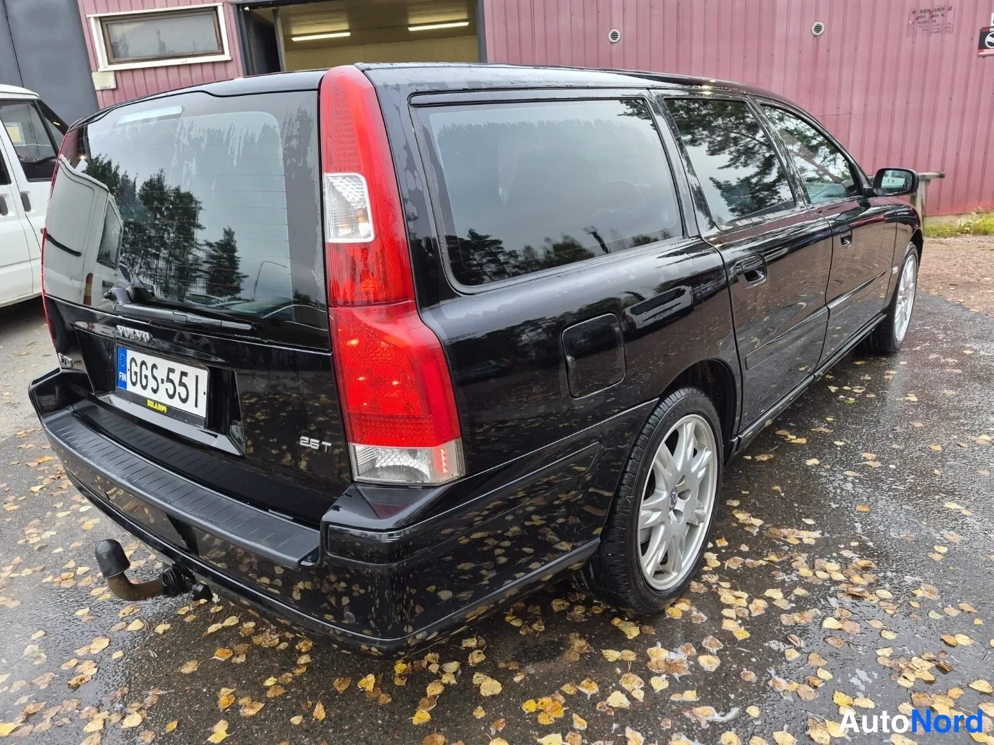 Musta Volvo V70 2006, takaviisto, kuva 6