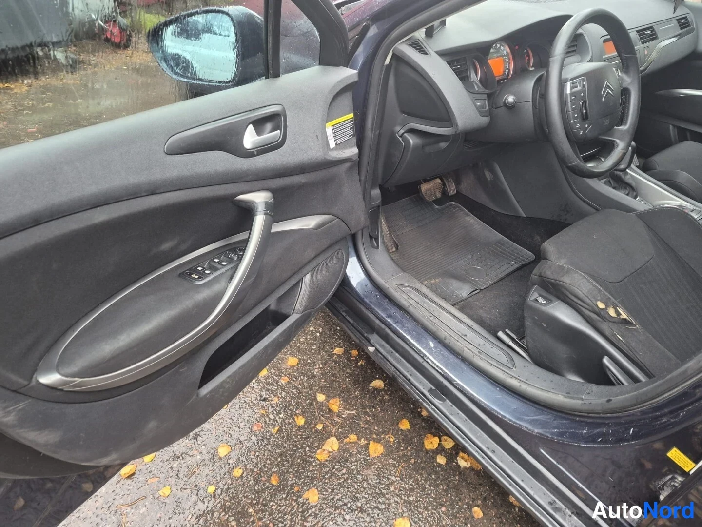 Sininen Citroen C5 2008, ohjaamo, kuva 9