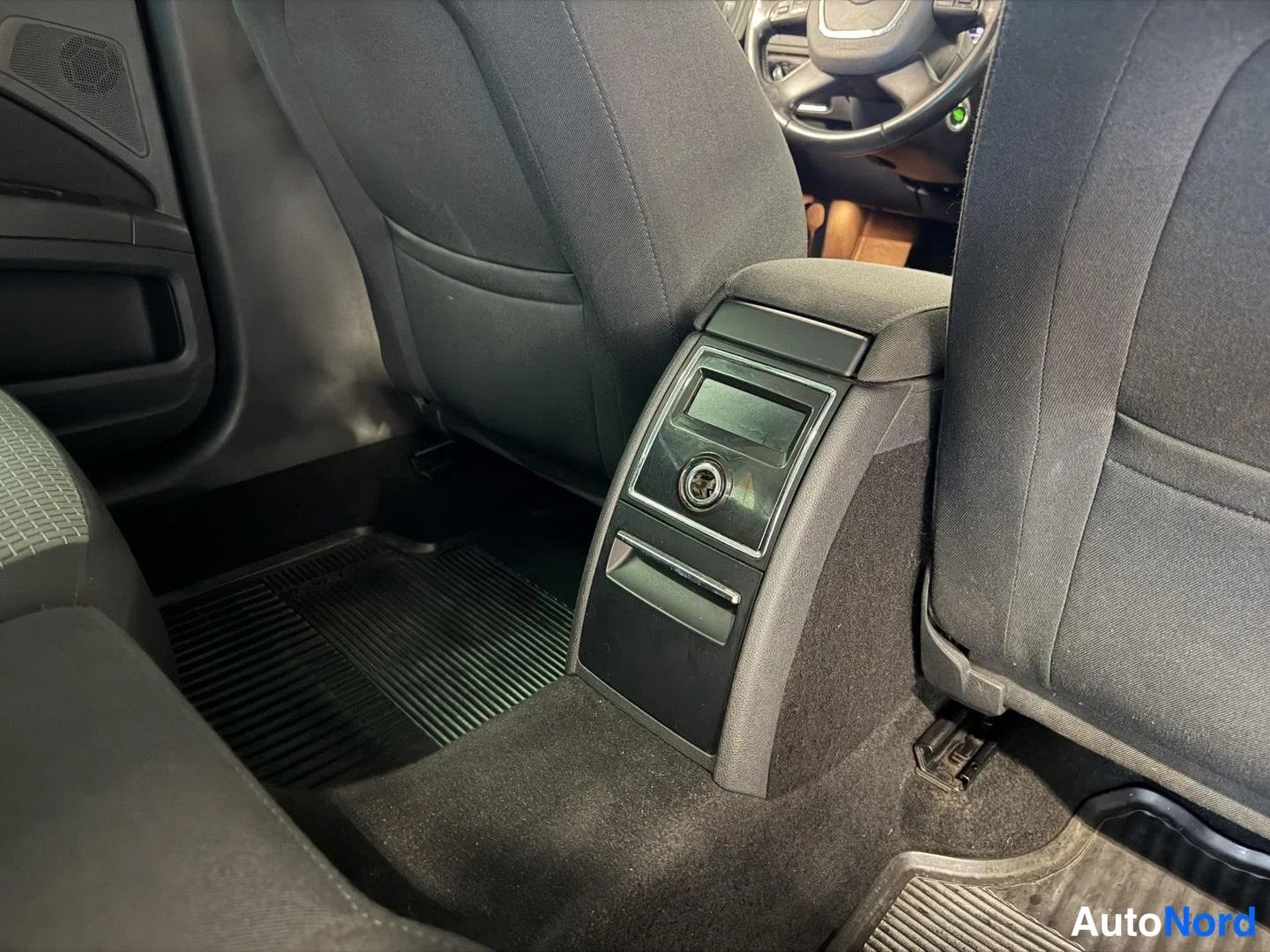 Brun Skoda Superb 2012, detalj, bild 17