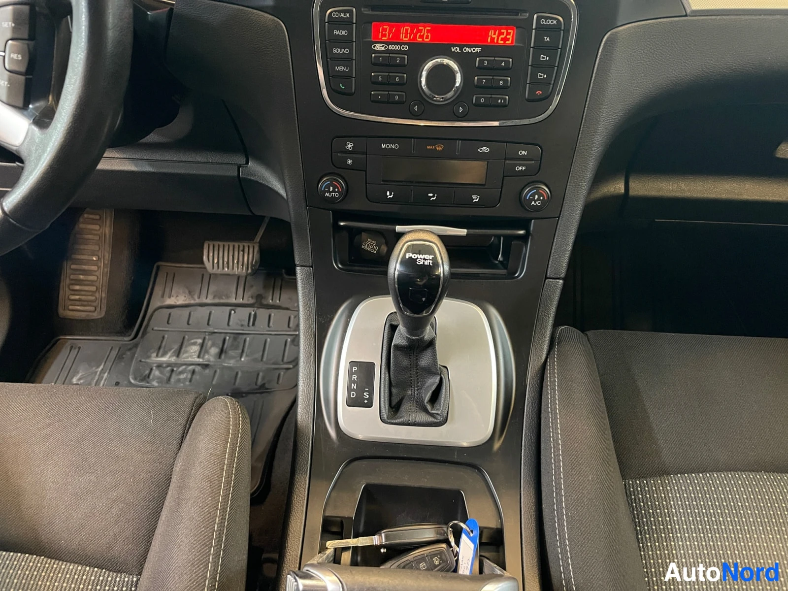 Valkoinen Ford S-Max 2012, yksityiskohta, kuva 19