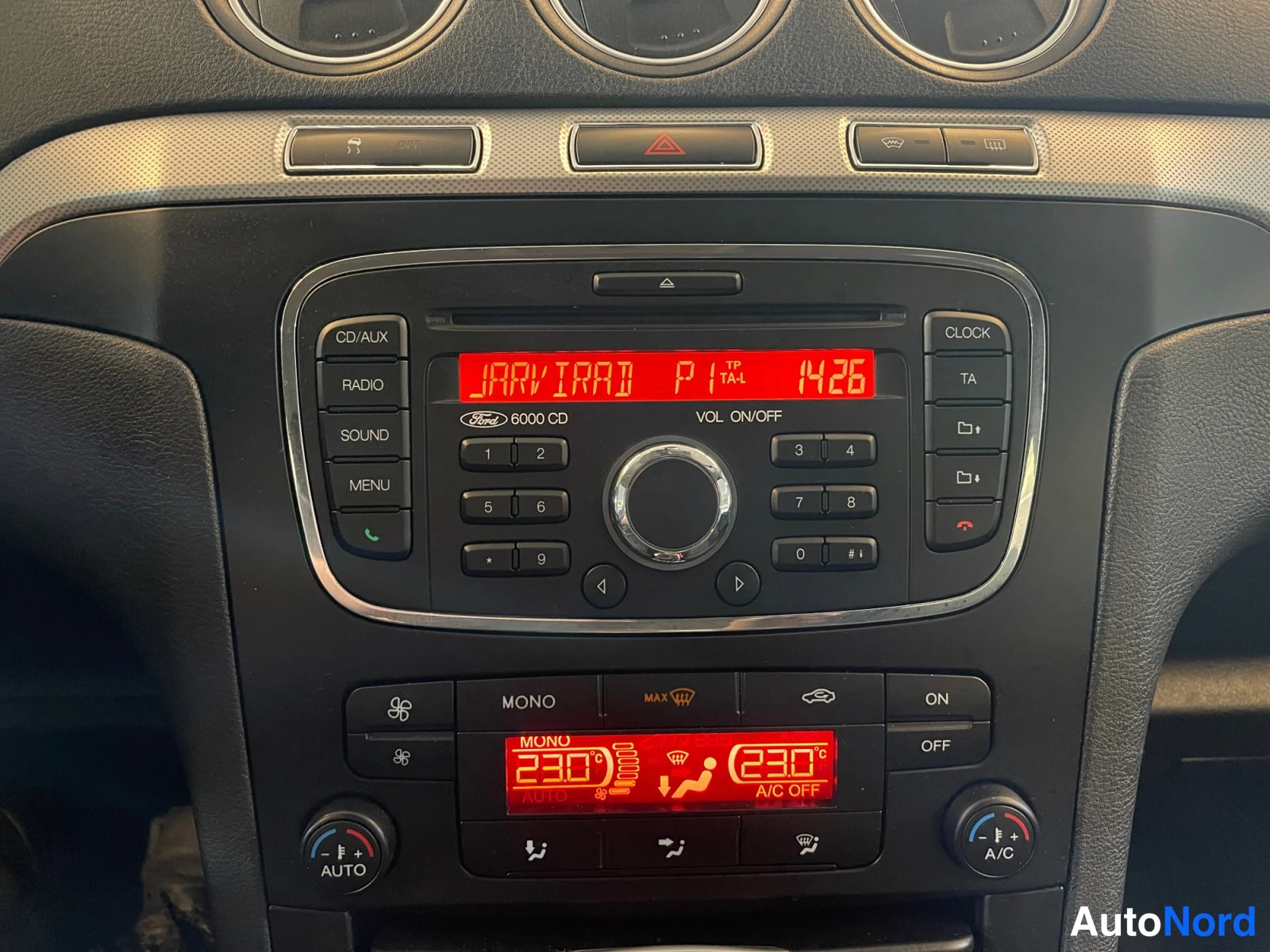 Valkoinen Ford S-Max 2012, yksityiskohta, kuva 21