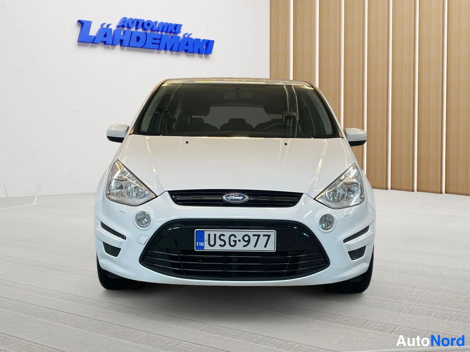 Valkoinen Ford S-Max 2012, edestä, kuva 3