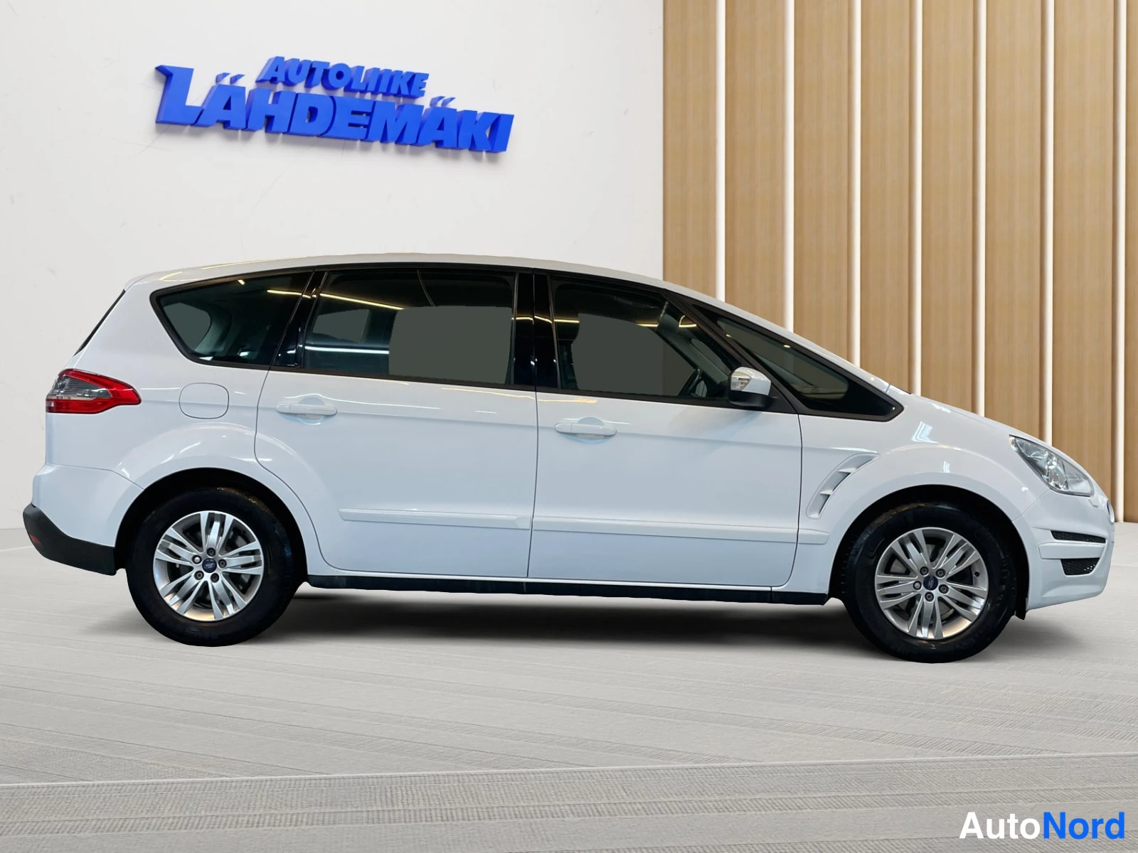 Valkoinen Ford S-Max 2012, sivulta, kuva 5