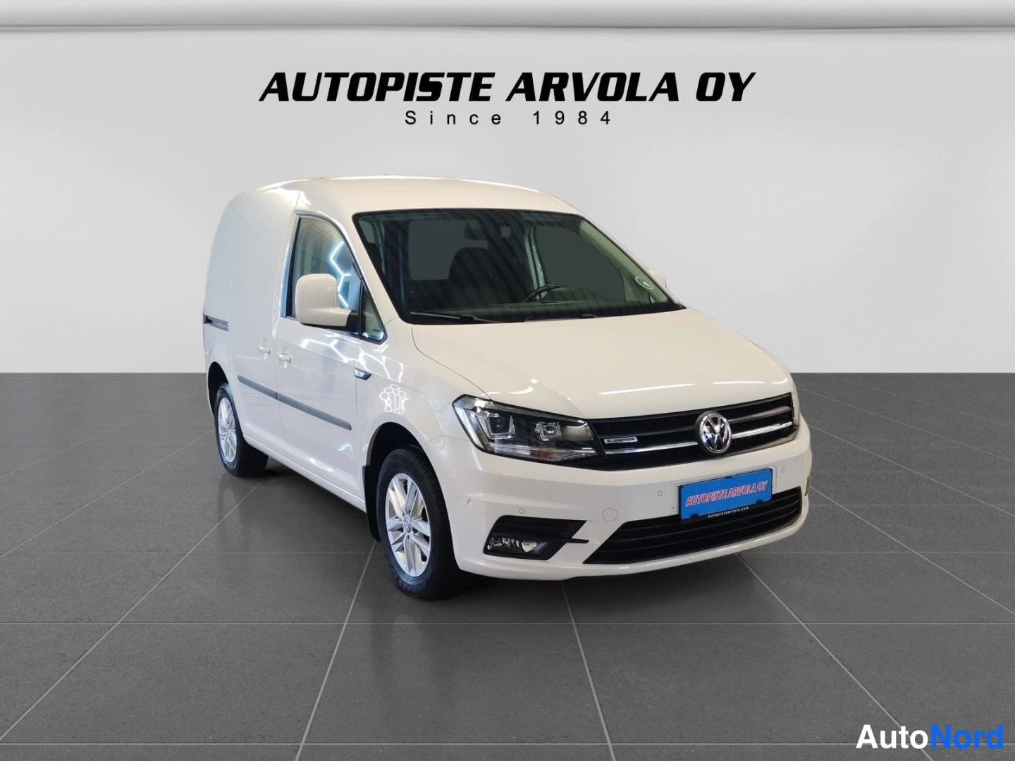 Valkoinen Volkswagen Caddy 2020, etuviisto, keula oikealle, kuva 4