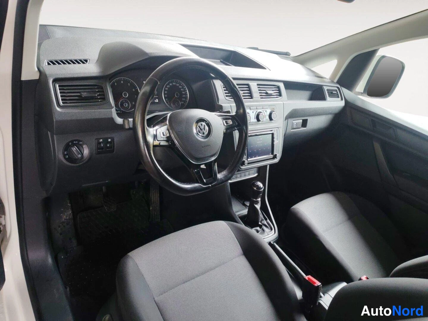 Valkoinen Volkswagen Caddy 2020, ohjaamo, kuva 12
