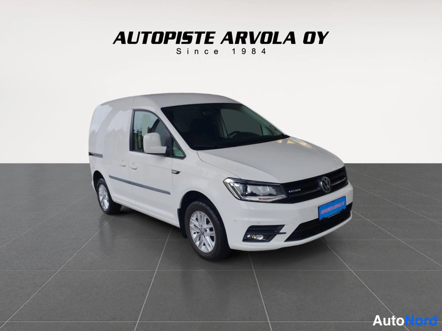 Valkoinen Volkswagen Caddy 2020, etuviisto, keula oikealle, kuva 5