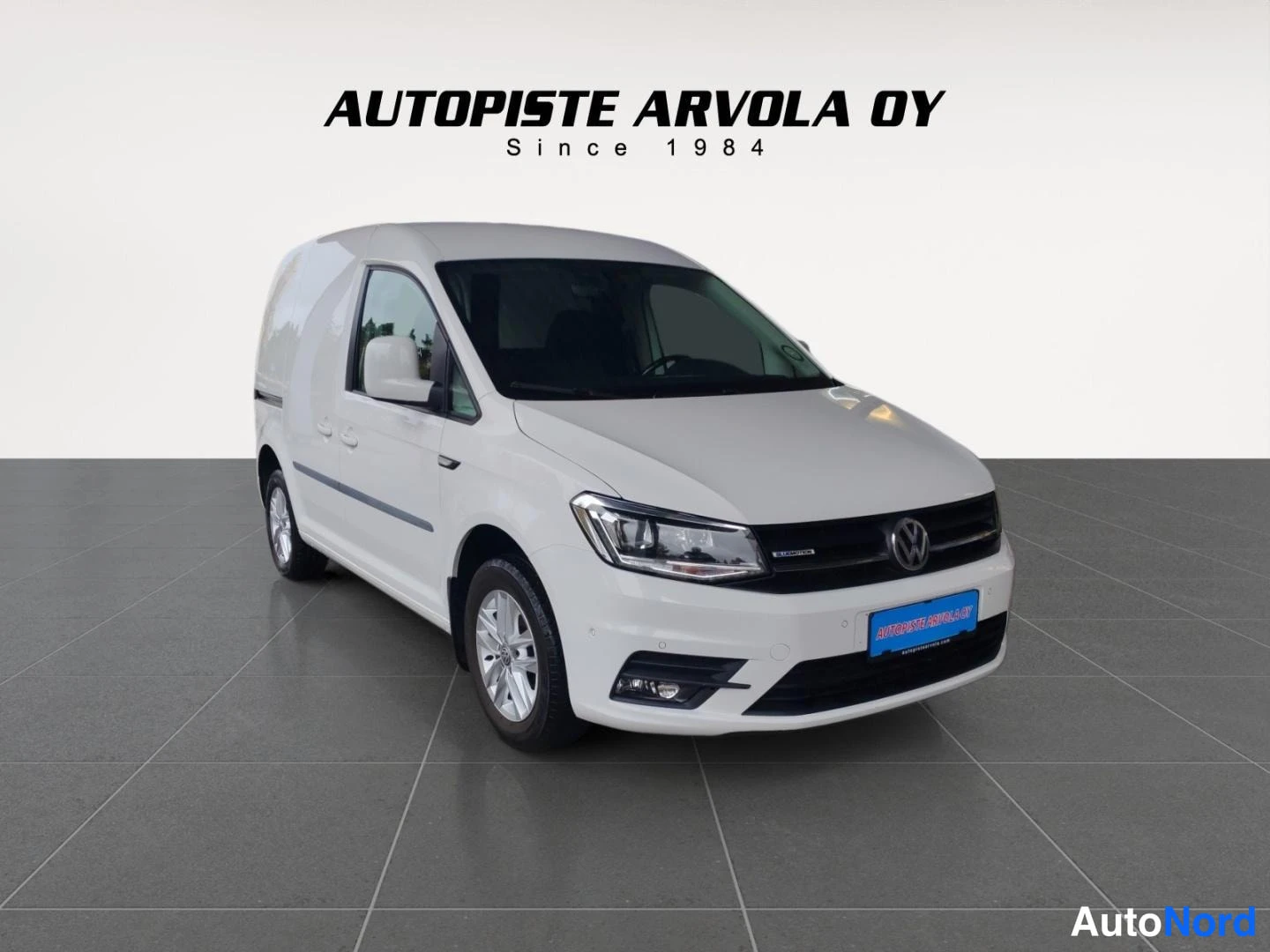 Valkoinen Volkswagen Caddy 2020, etuviisto, keula oikealle, kuva 6