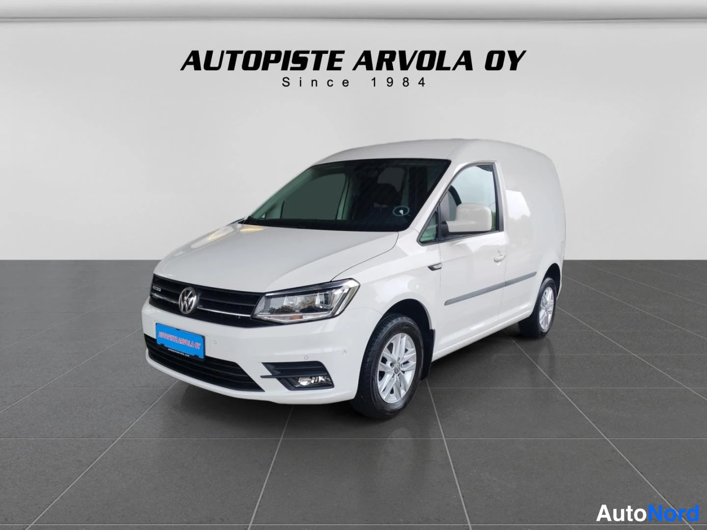 Valkoinen Volkswagen Caddy 2020, etuviisto, keula vasemmalle, kuva 3