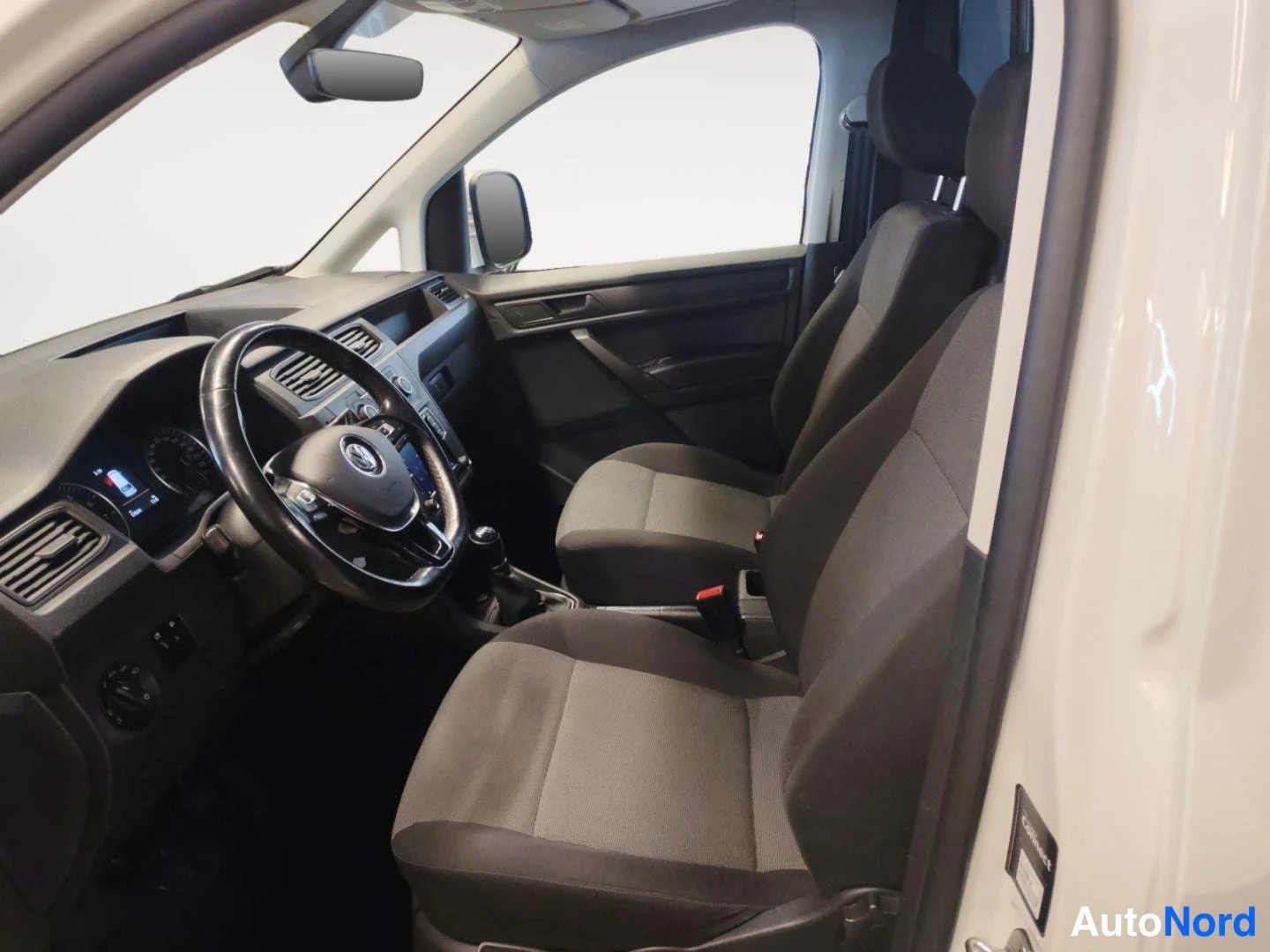 Valkoinen Volkswagen Caddy 2020, ohjaamo, kuva 11
