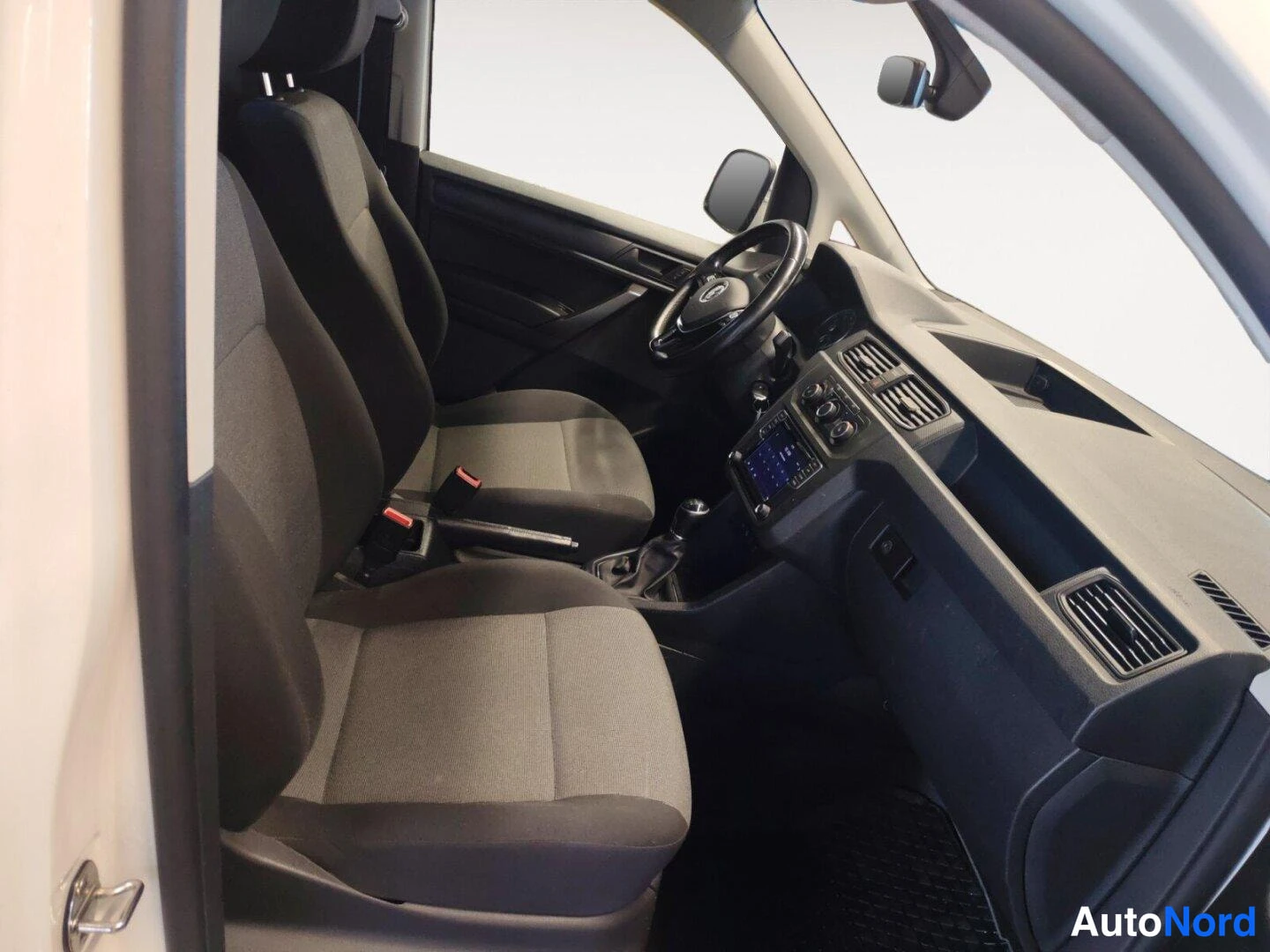 Valkoinen Volkswagen Caddy 2020, etuistuimet, kuva 13