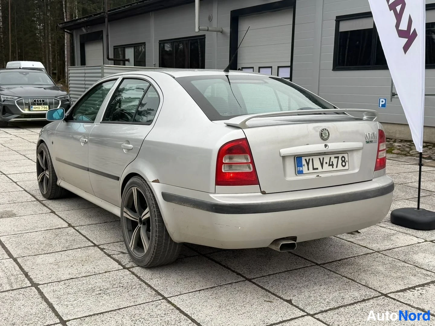 Silver Skoda Octavia RS 2002, rear three-quarter, photo 2