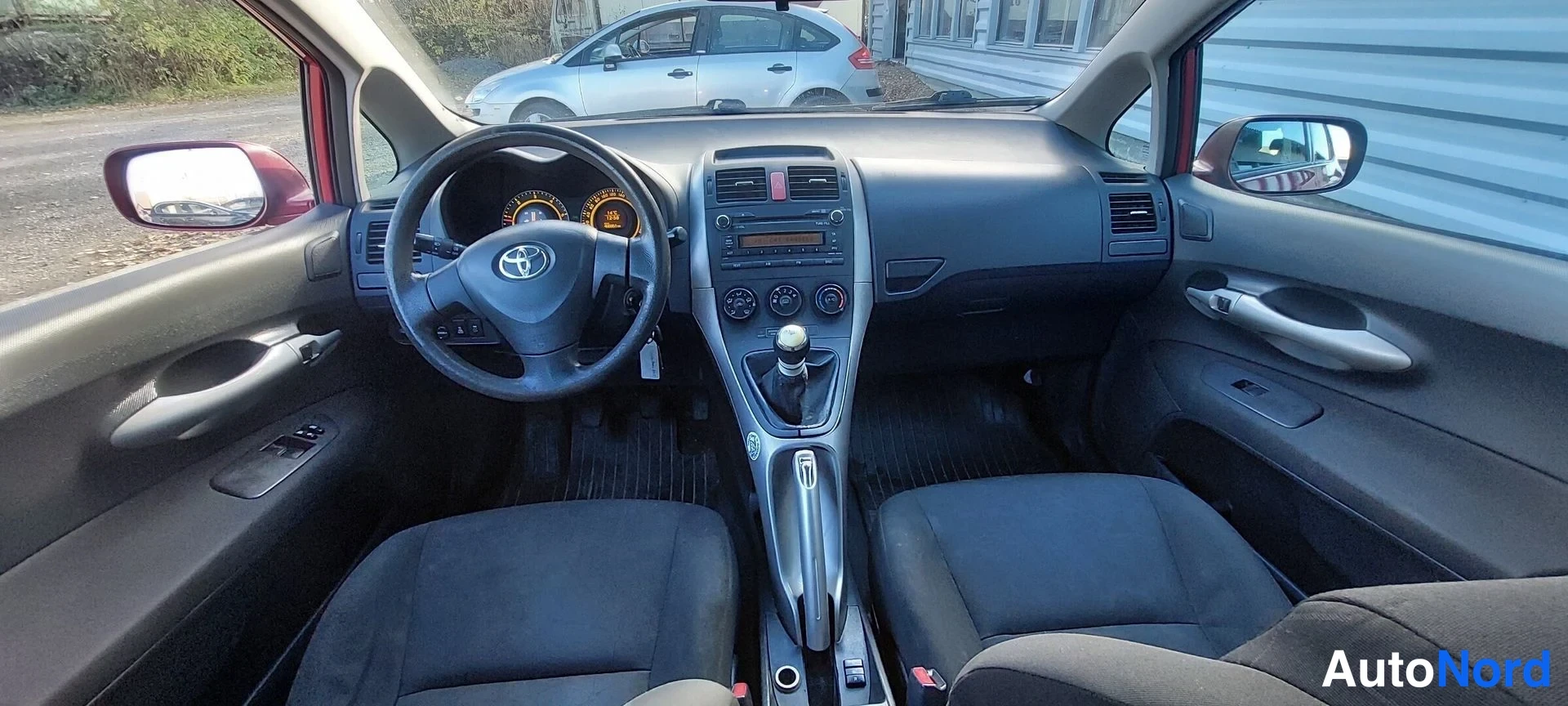 Red Toyota Auris 2008, cockpit, photo 6