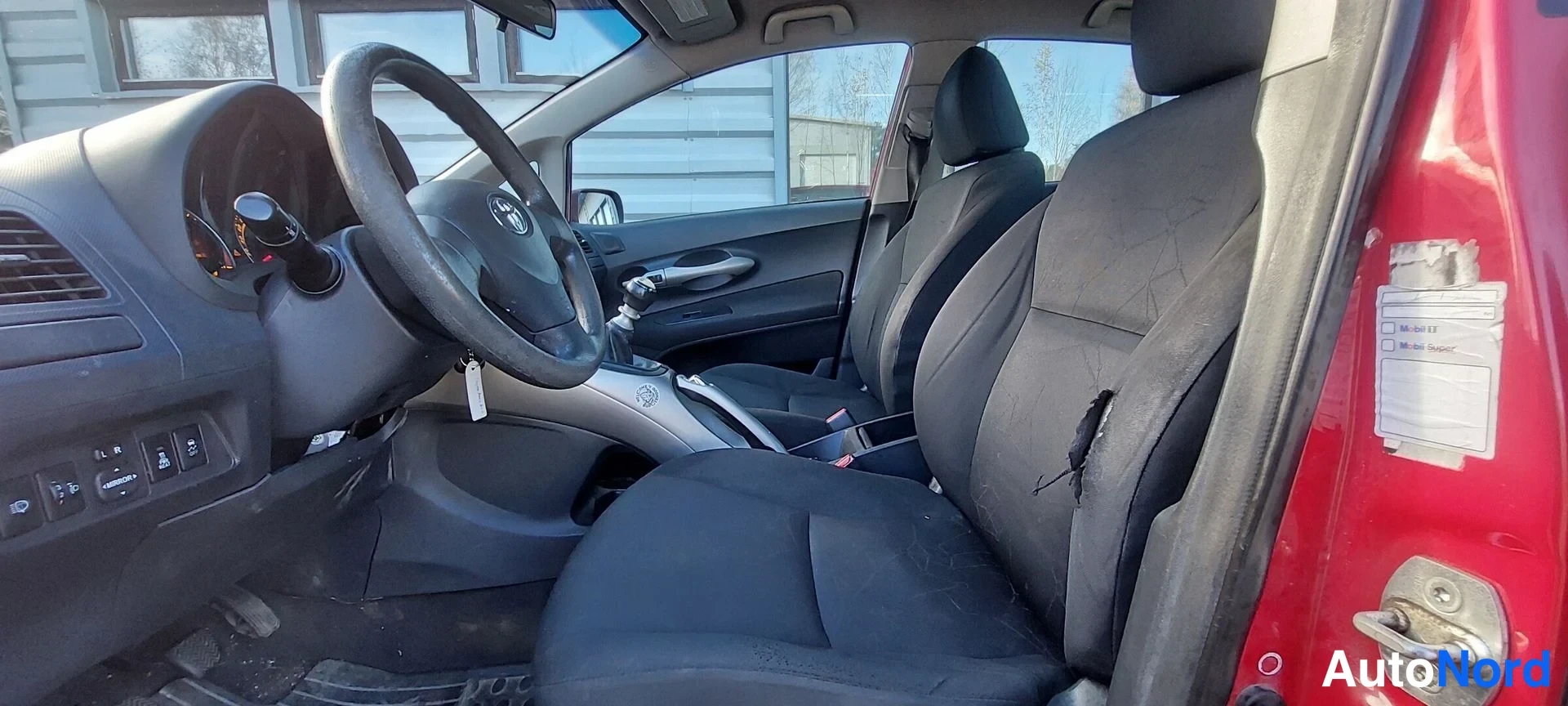 Red Toyota Auris 2008, cockpit, photo 5