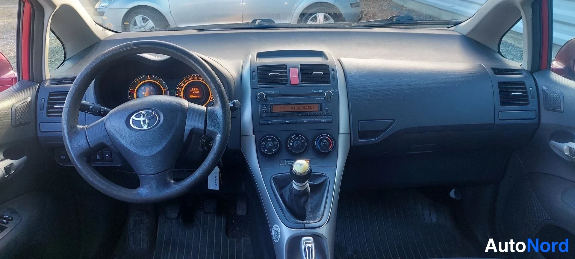Red Toyota Auris 2008, cockpit, photo 7