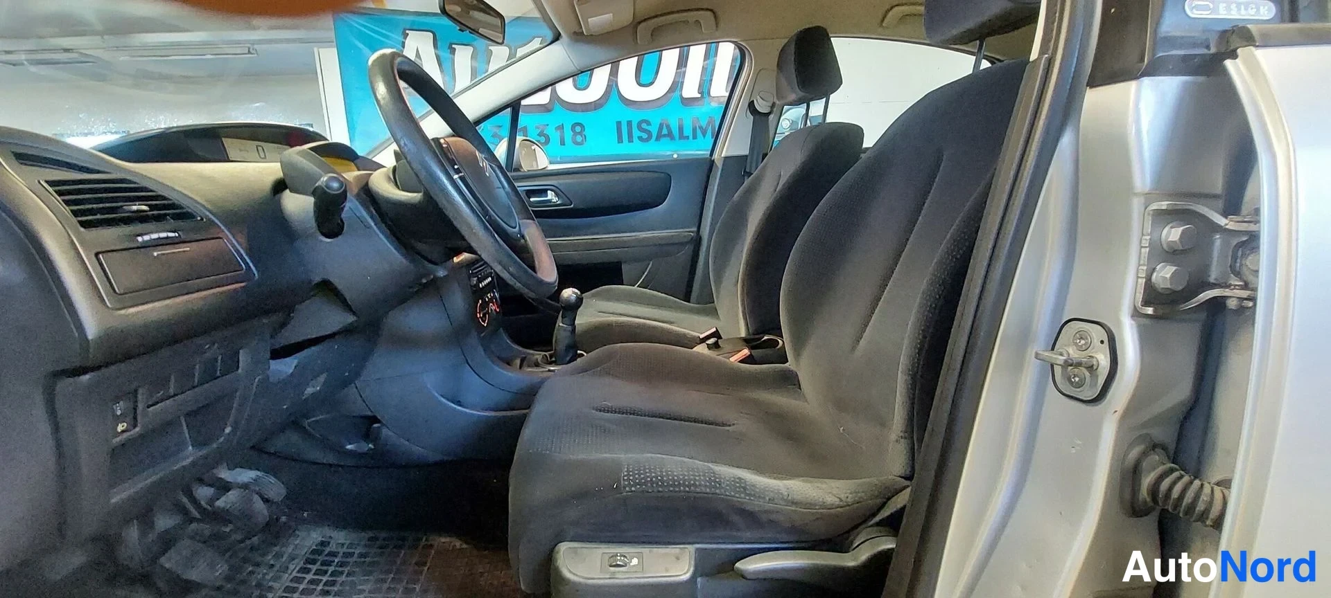 Beige Citroen C4 2007, ohjaamo, kuva 6