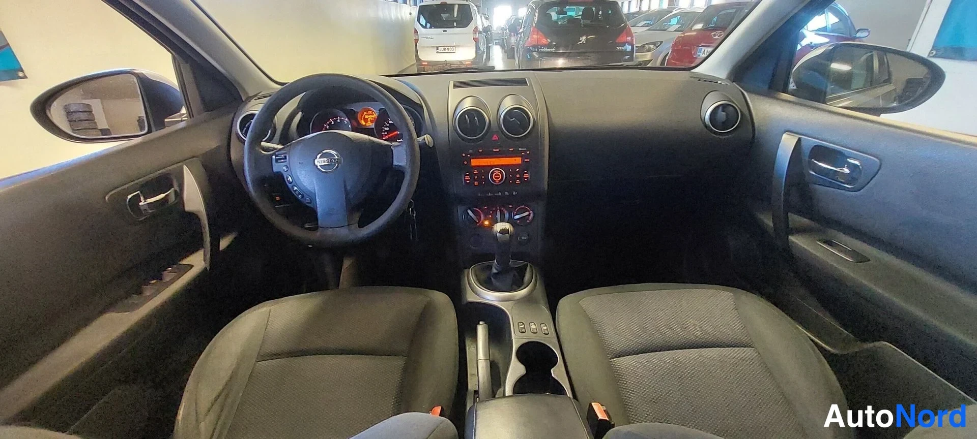 Hopea Nissan Qashqai 2009, ohjaamo, kuva 6