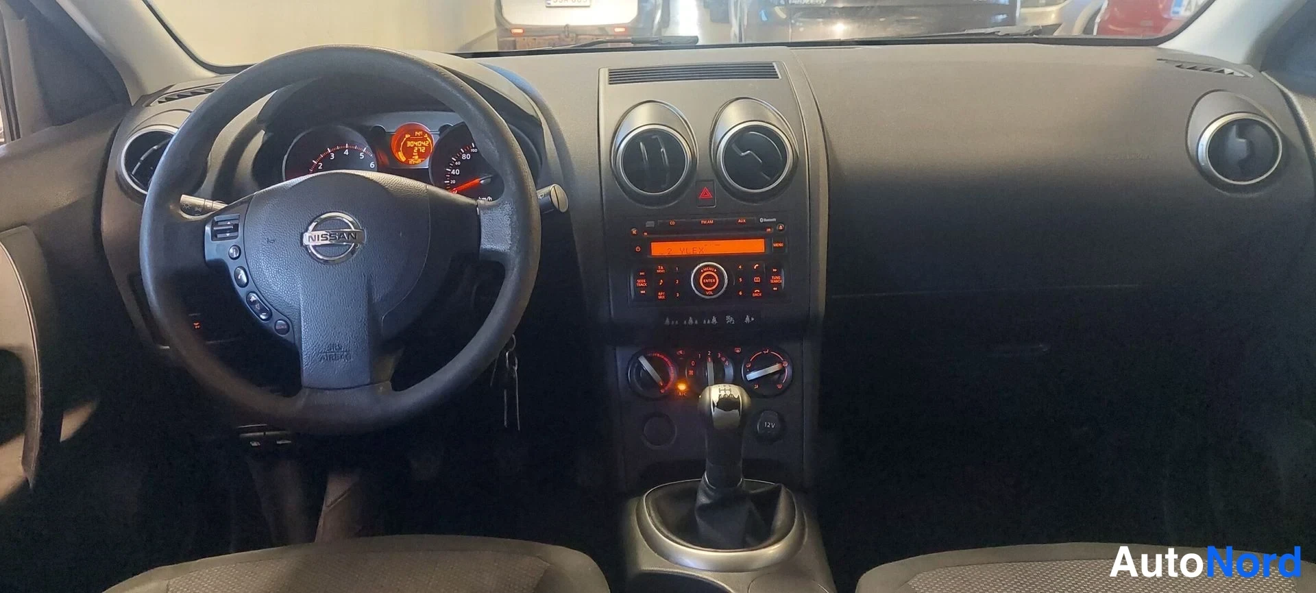Hopea Nissan Qashqai 2009, ohjaamo, kuva 5