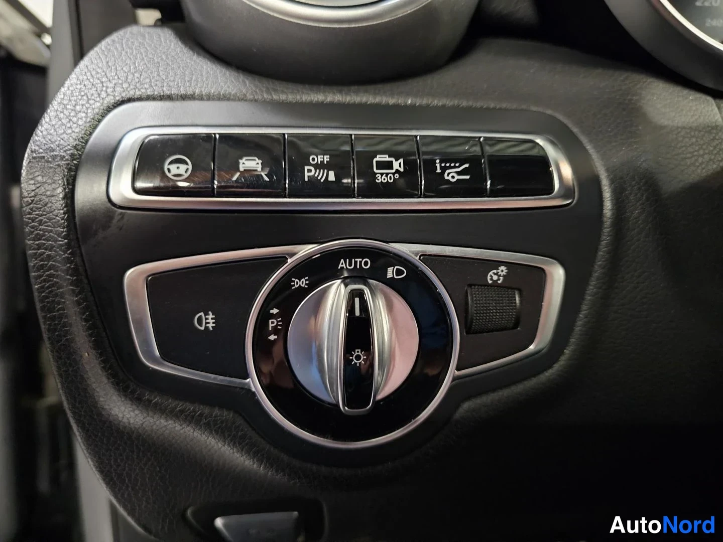 Harmaa Mercedes-Benz C 250 d 4MATIC 2015, yksityiskohta, kuva 18