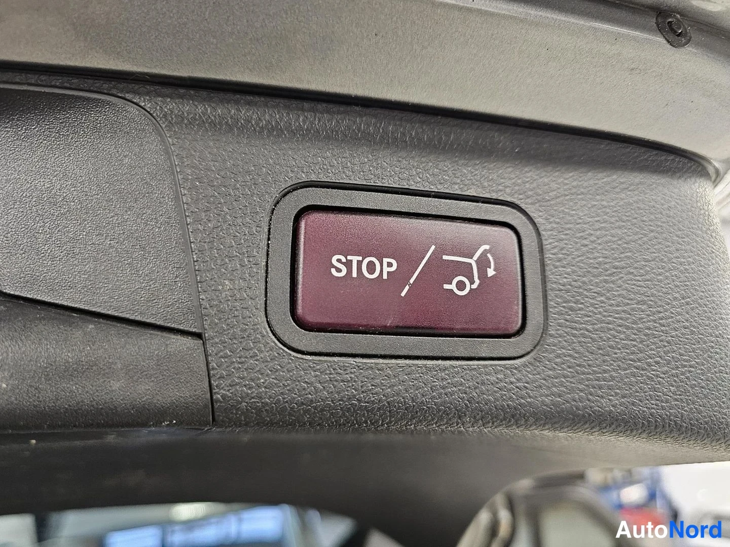 Harmaa Mercedes-Benz C 250 d 4MATIC 2015, yksityiskohta, kuva 32