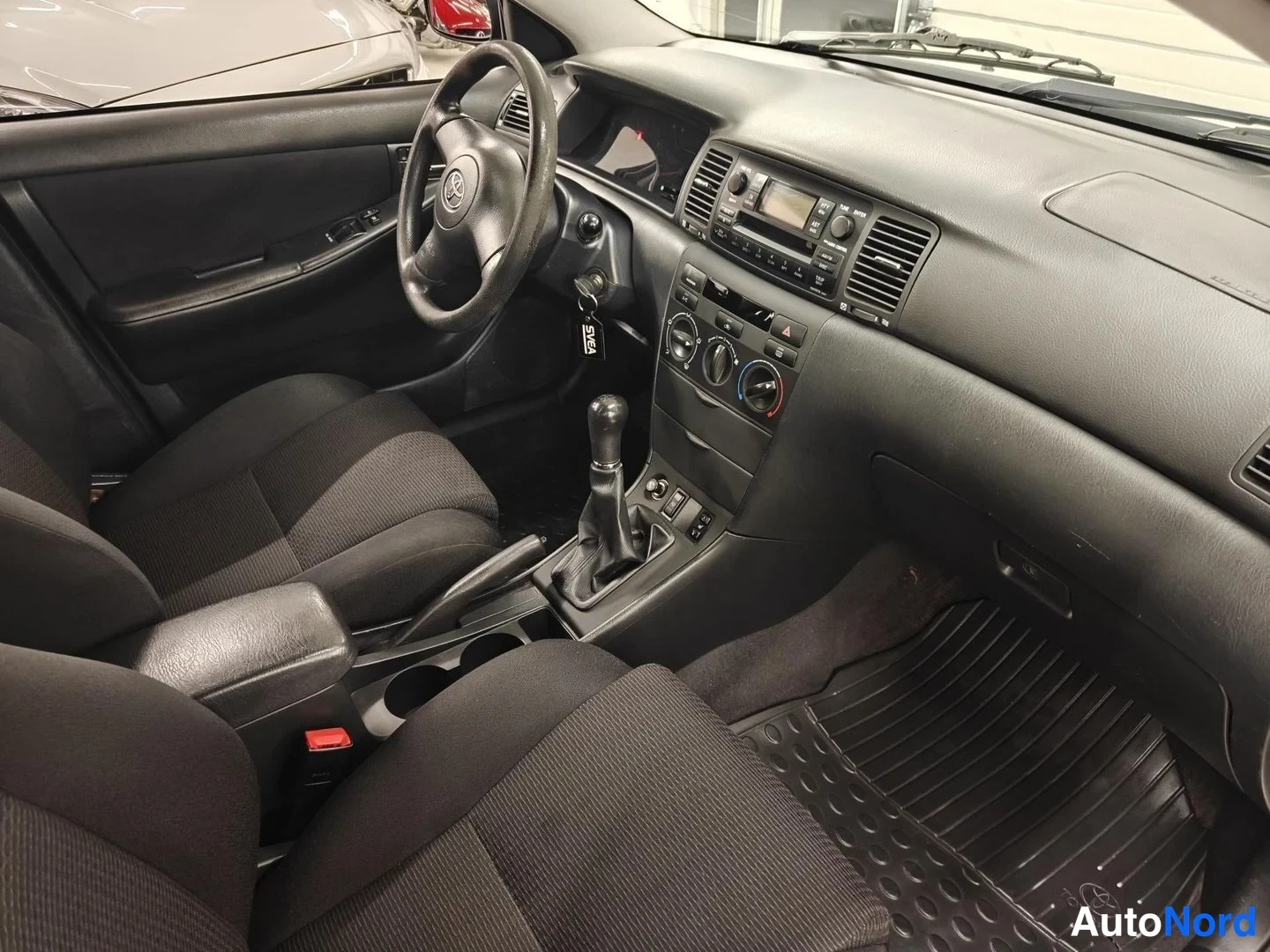 Hopea Toyota Corolla 2006, ohjaamo, kuva 5