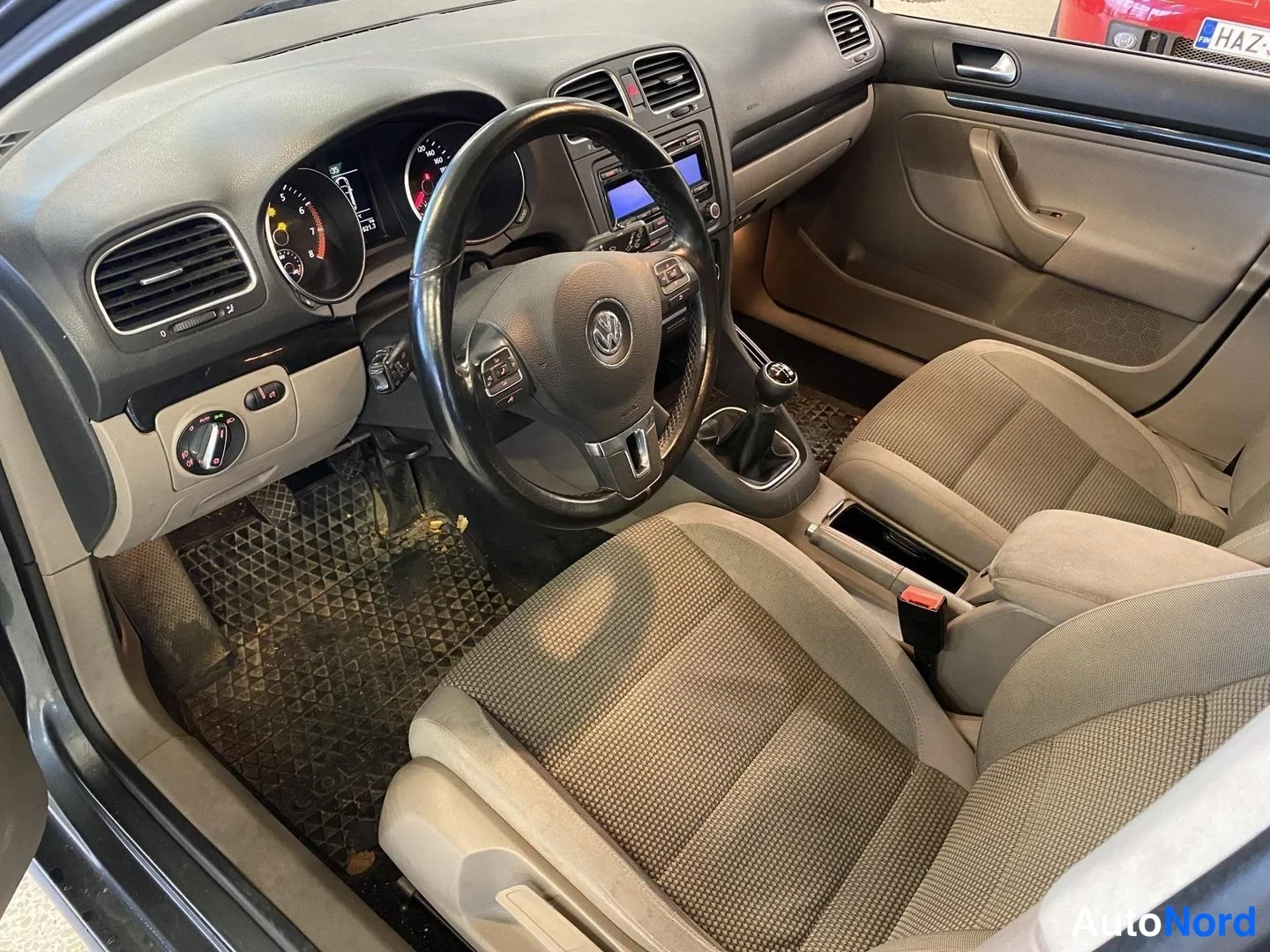 Grey Volkswagen Golf 2010, cockpit, photo 3