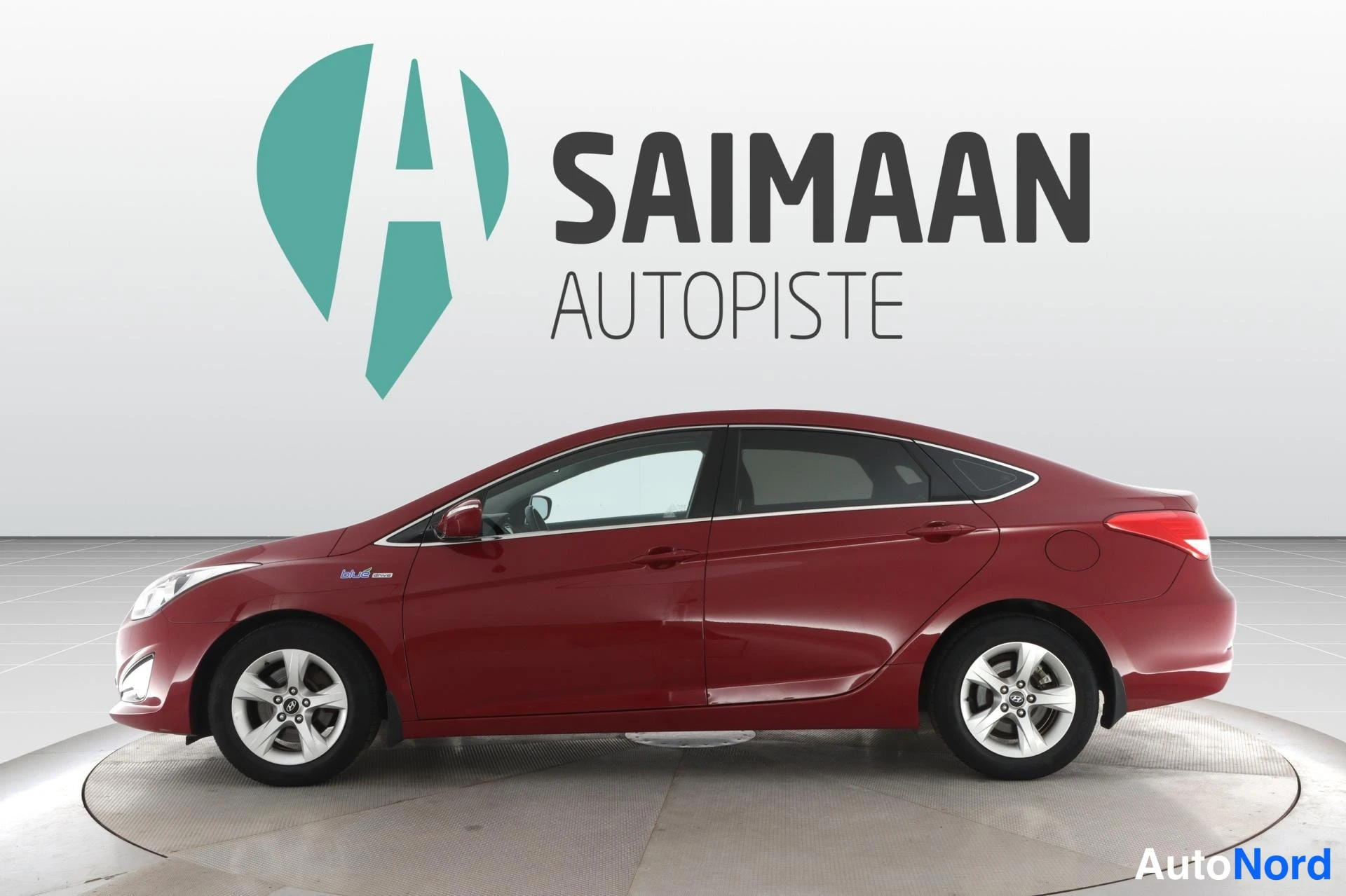 Punainen Hyundai i40 2013, sivulta, kuva 4