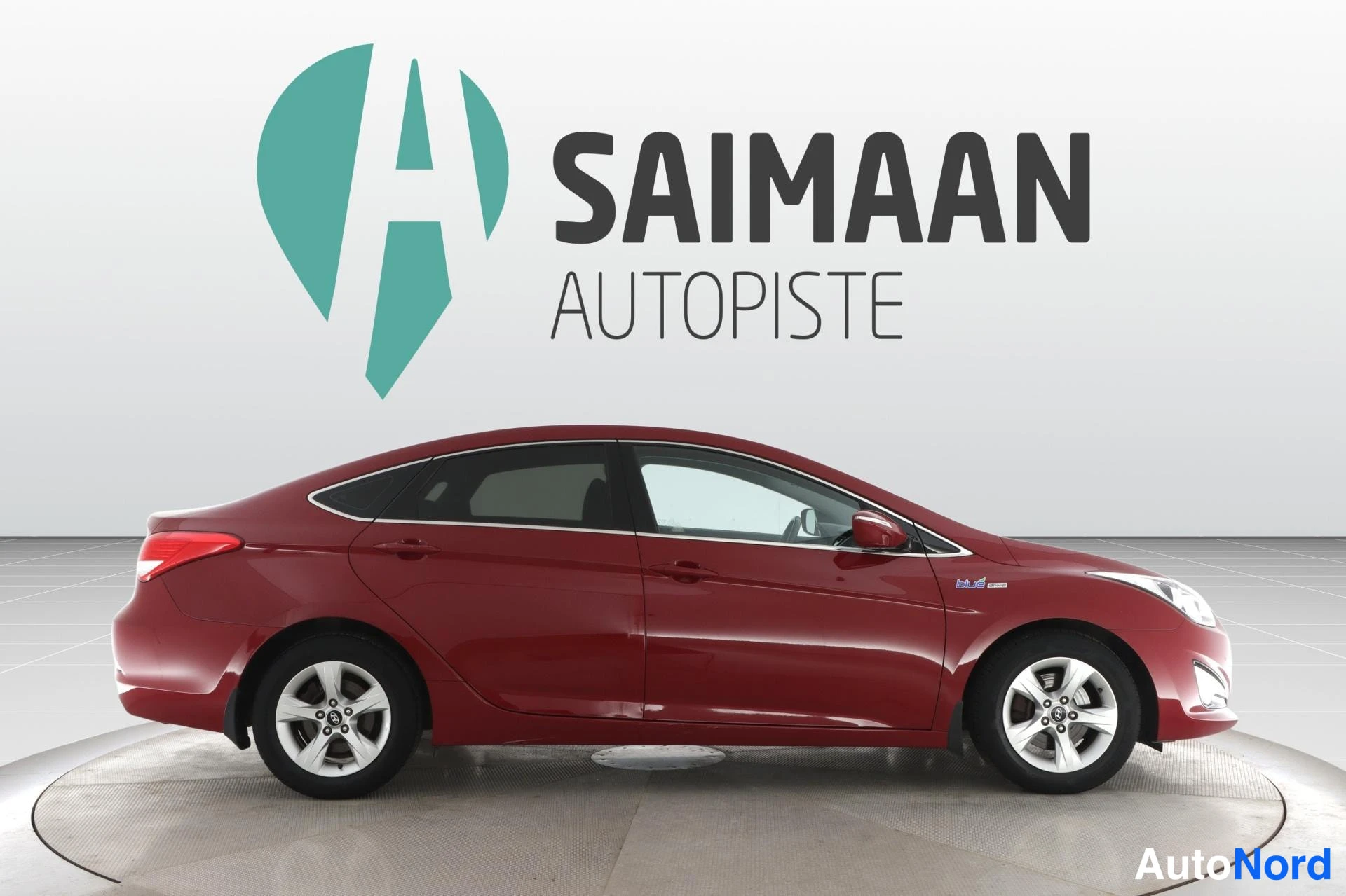 Punainen Hyundai i40 2013, sivulta, kuva 5