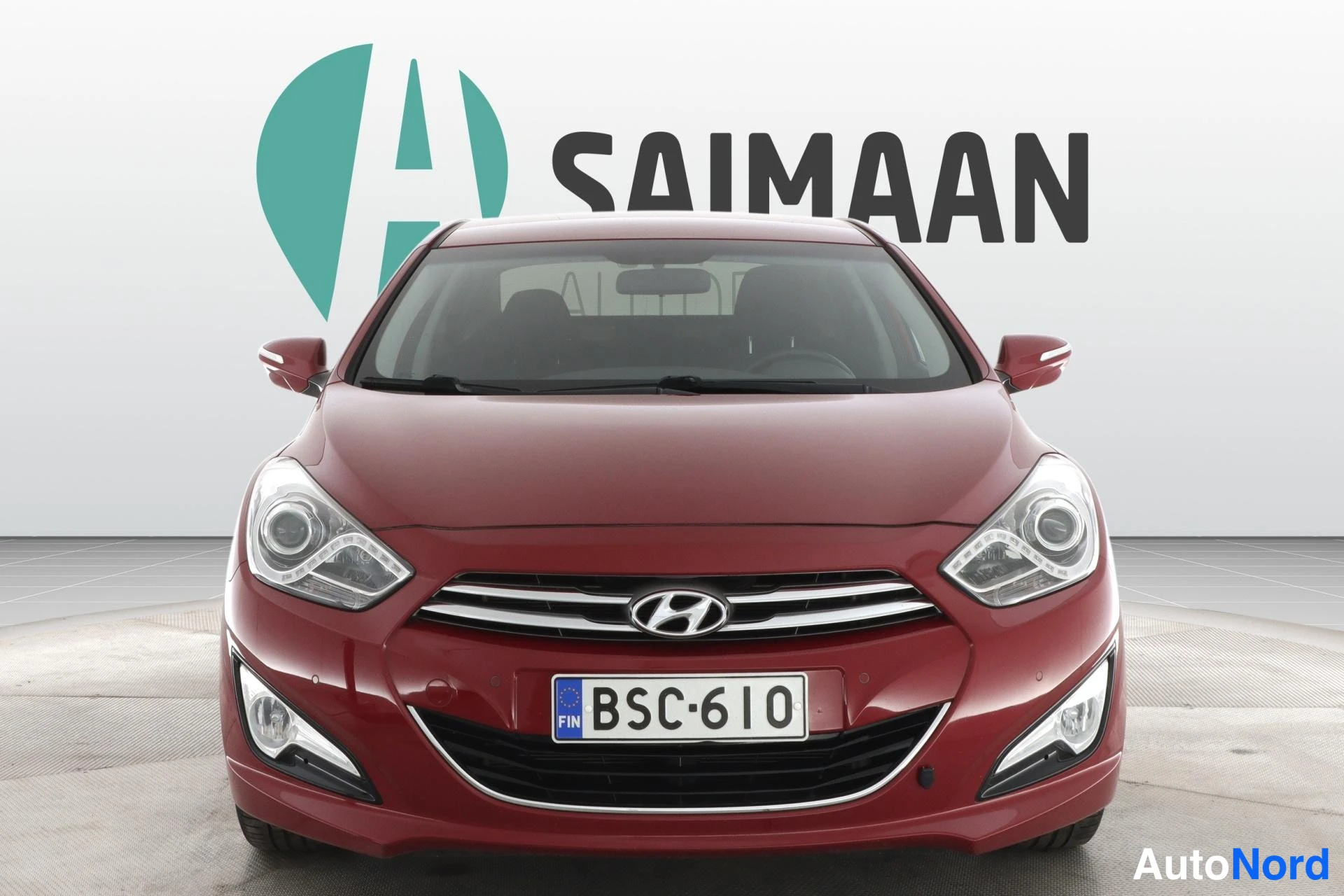 Punainen Hyundai i40 2013, edestä, kuva 3