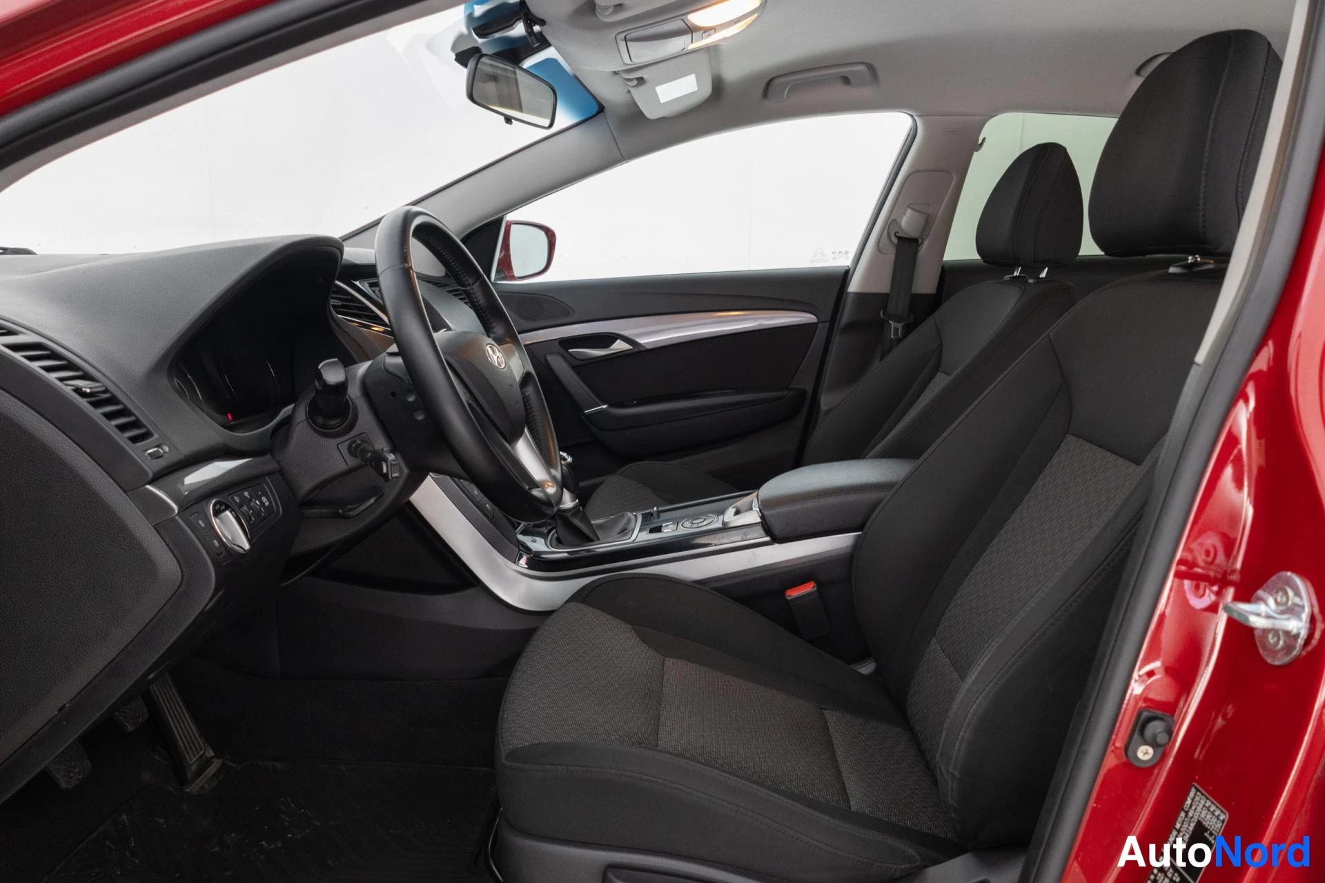 Punainen Hyundai i40 2013, etuistuimet, kuva 11