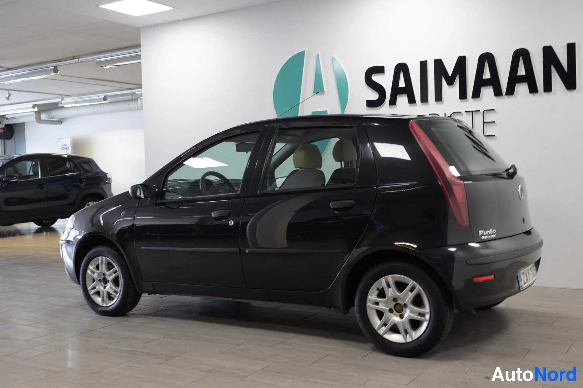 Musta Fiat Punto 2006, takaviisto, kuva 3