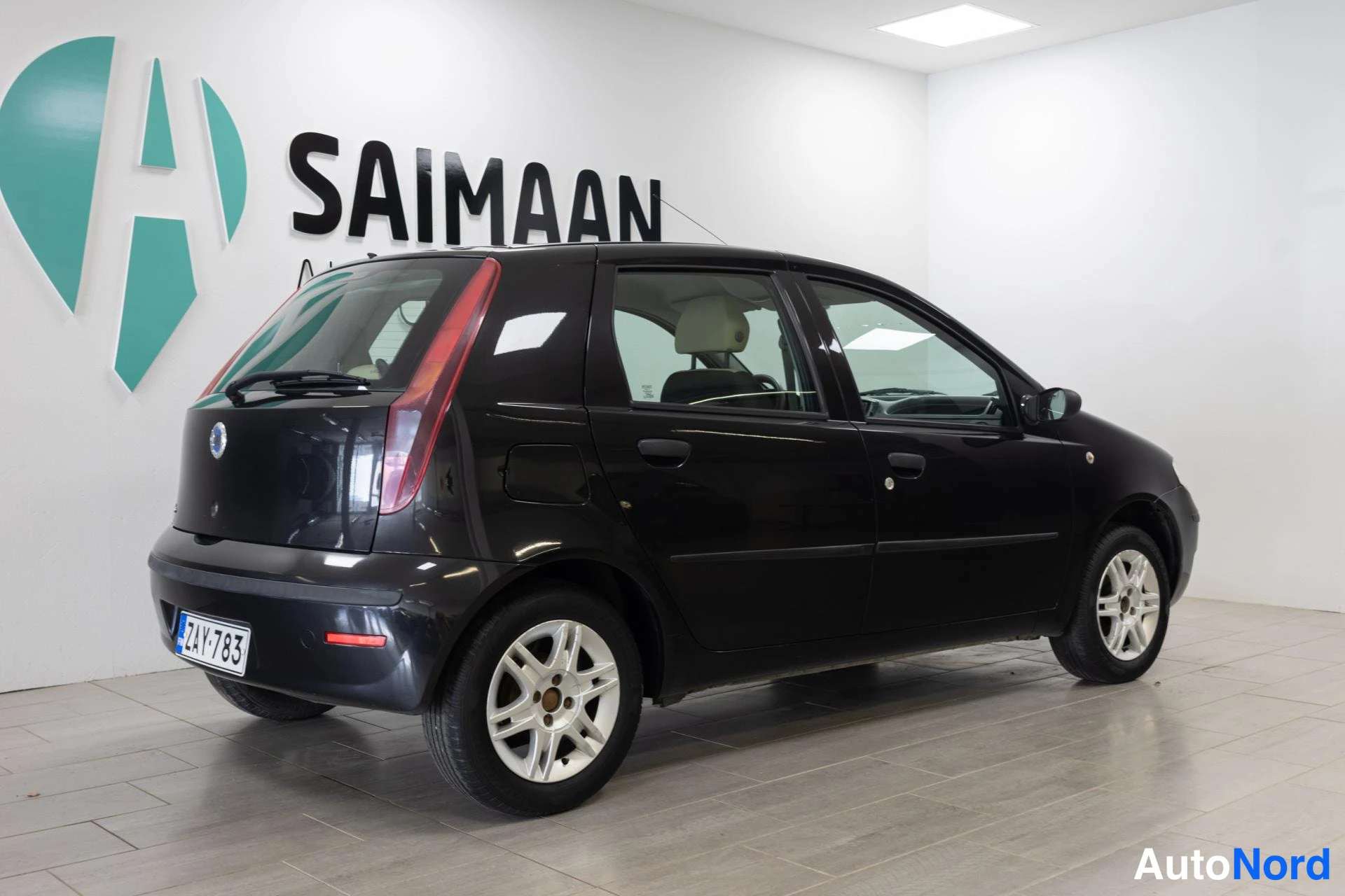 Musta Fiat Punto 2006, takaviisto, kuva 4