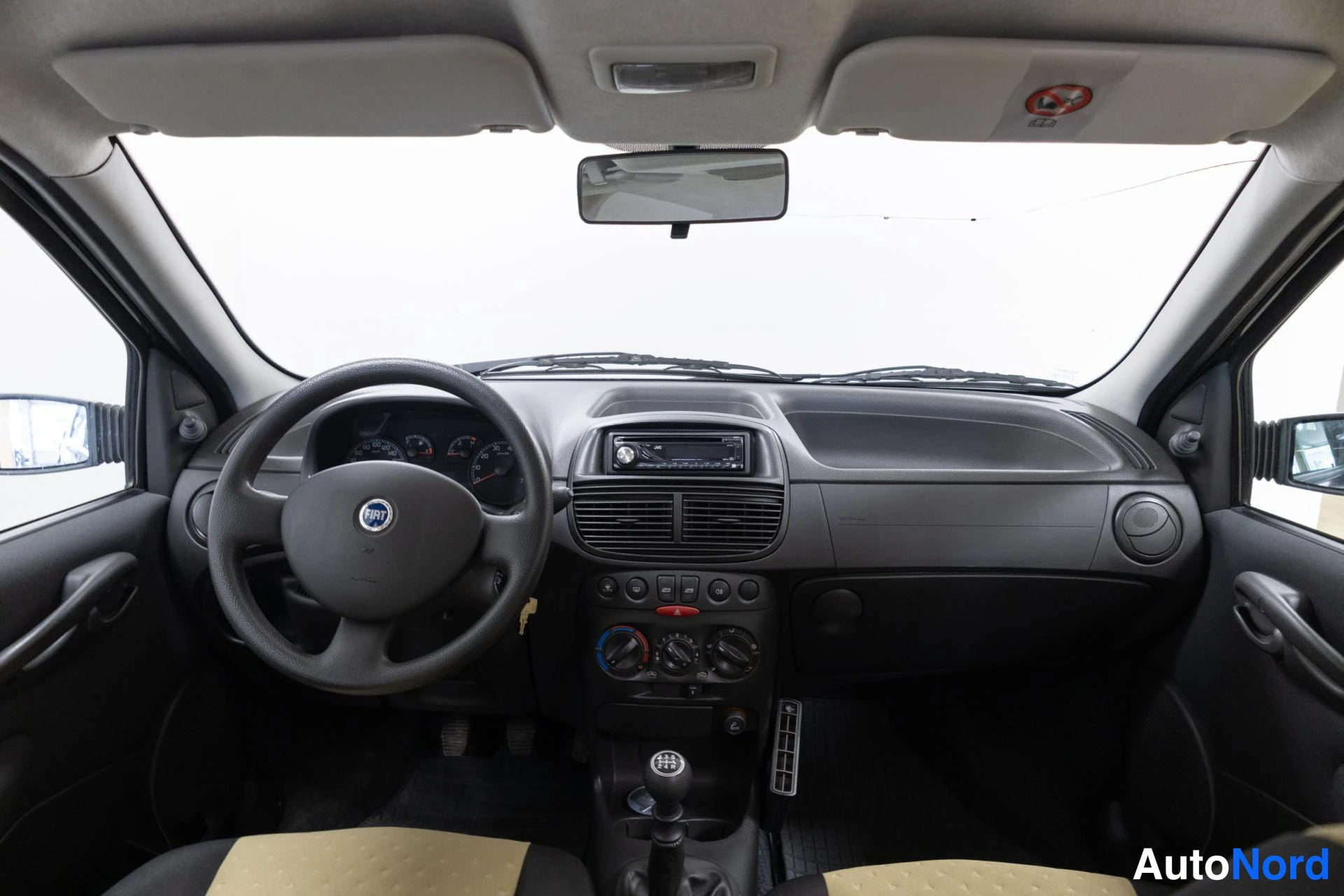 Musta Fiat Punto 2006, ohjaamo, kuva 8