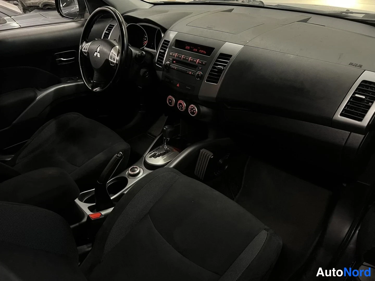 Harmaa Mitsubishi Outlander 2009, ohjaamo, kuva 8