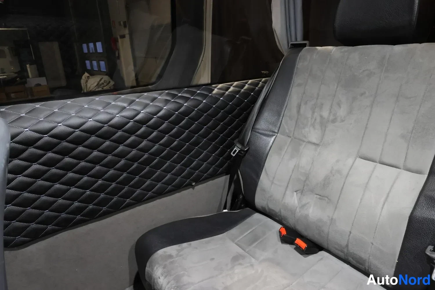Valkoinen Volkswagen Crafter 2020, yksityiskohta, kuva 15