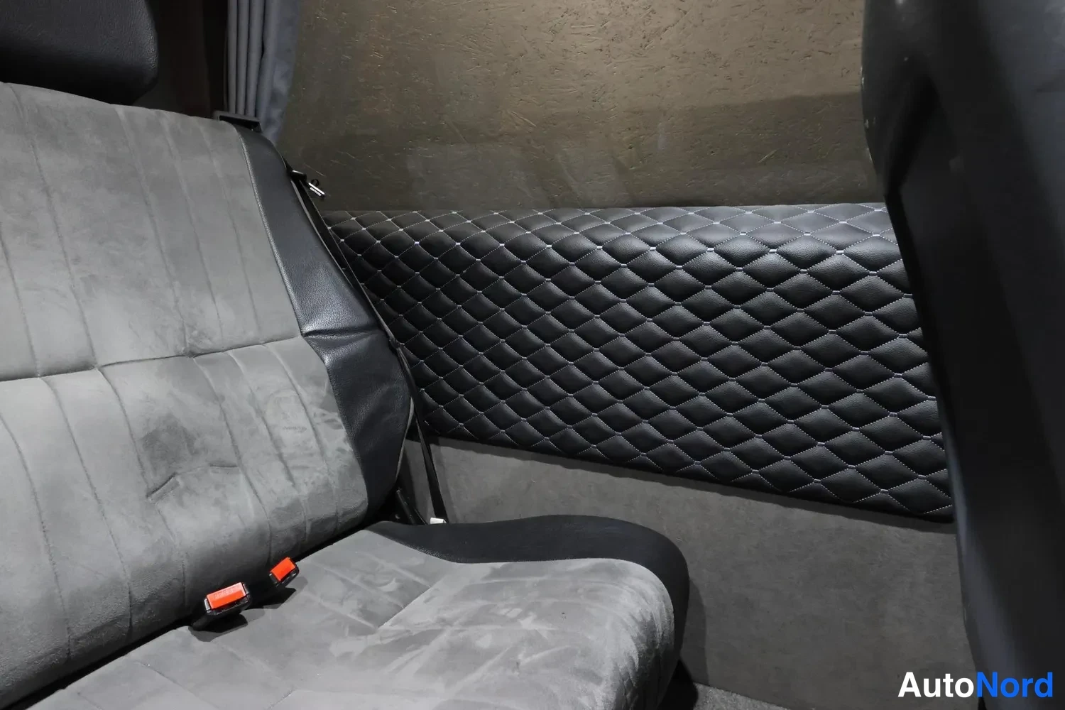Valkoinen Volkswagen Crafter 2020, yksityiskohta, kuva 16