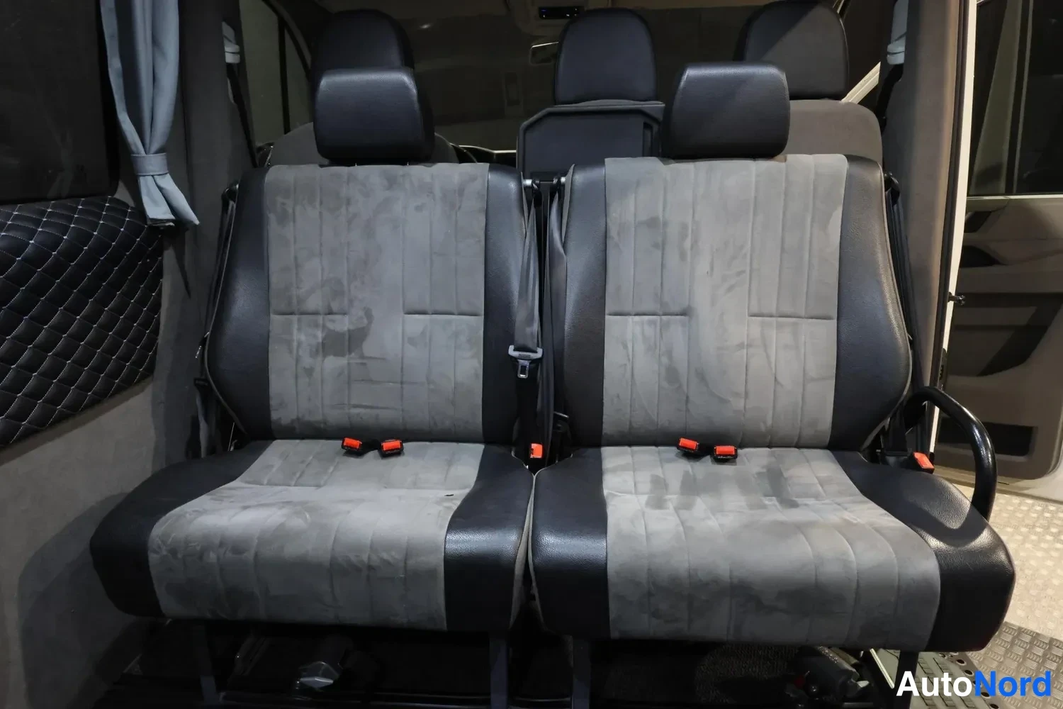 Valkoinen Volkswagen Crafter 2020, takaistuimet, kuva 13
