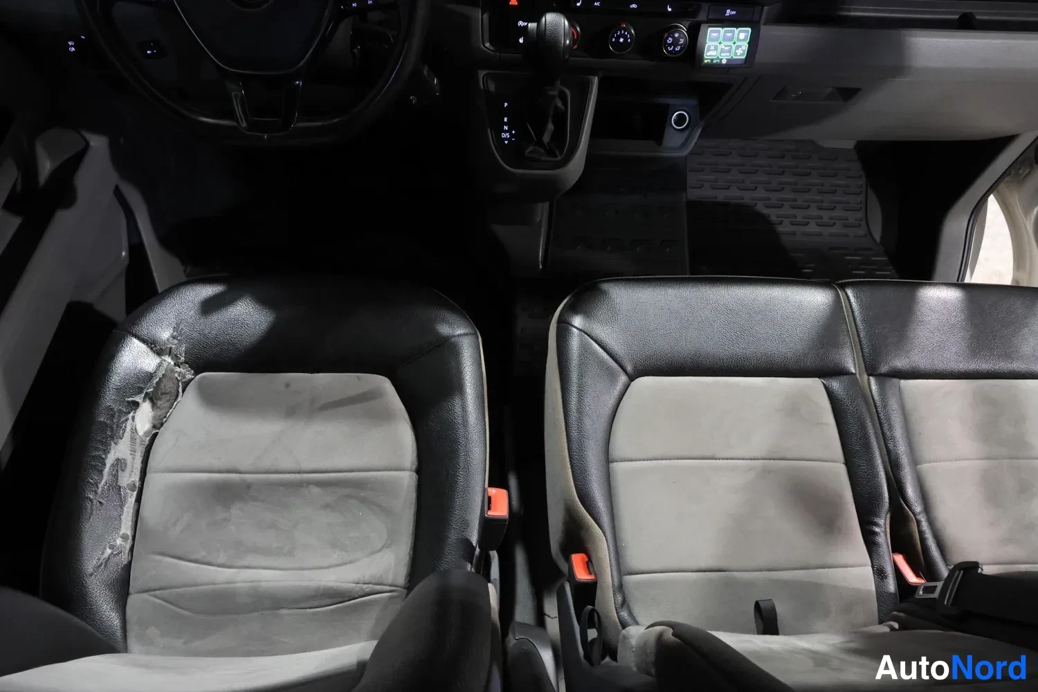 Valkoinen Volkswagen Crafter 2020, etuistuimet, kuva 9