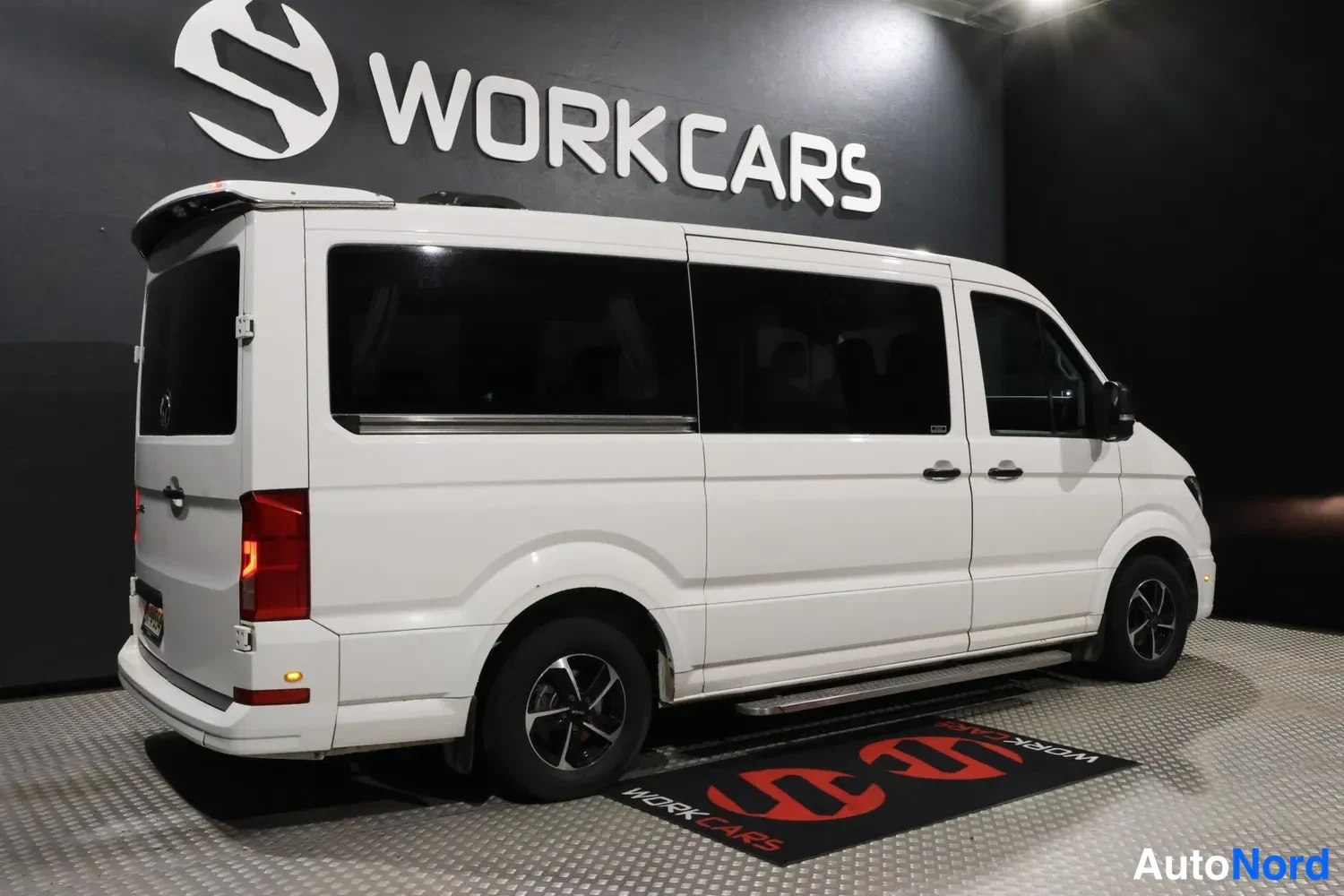Valkoinen Volkswagen Crafter 2020, takaviisto, kuva 5